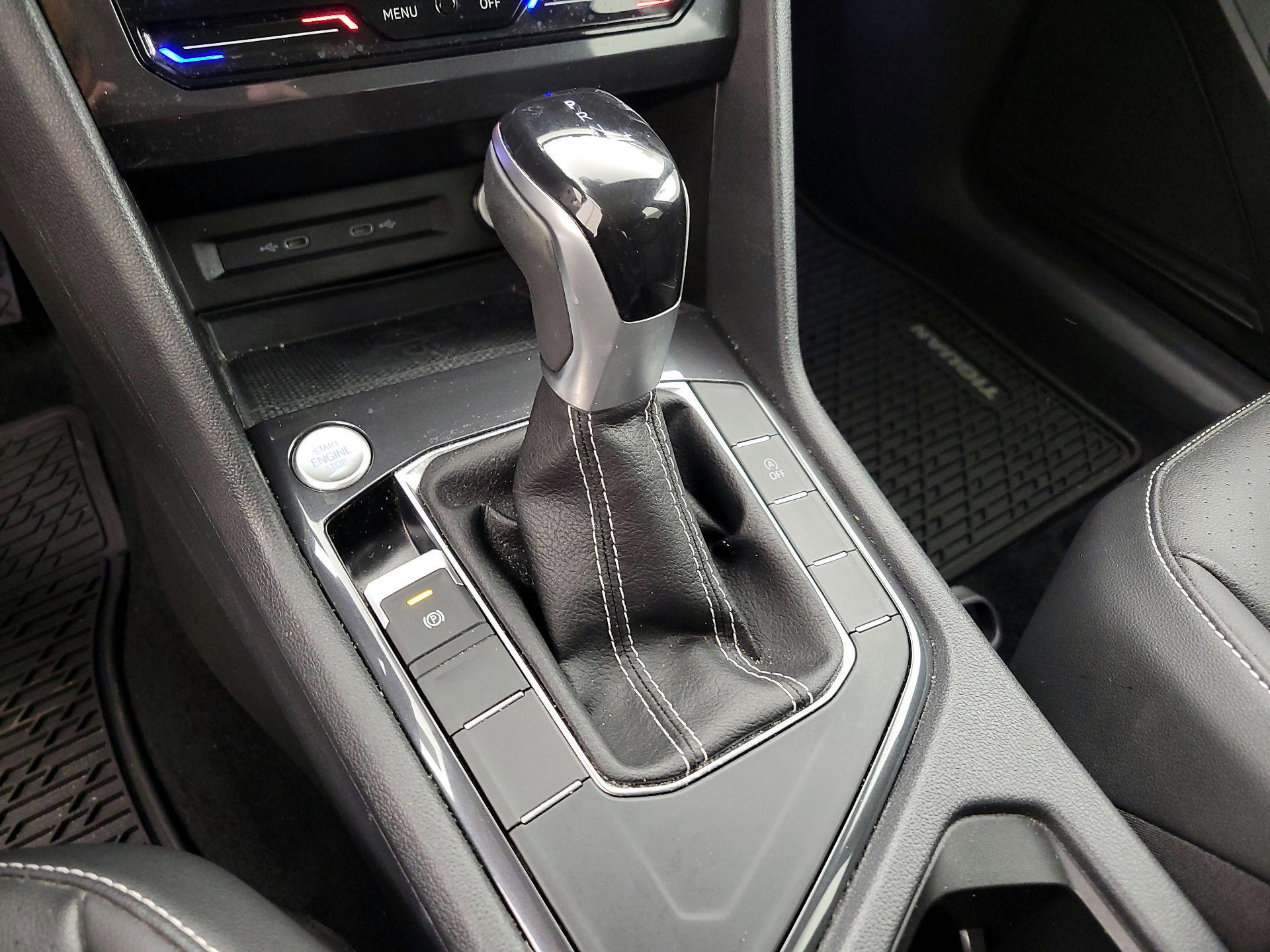 Thumbnail: 2022 Volkswagen Tiguan - 17