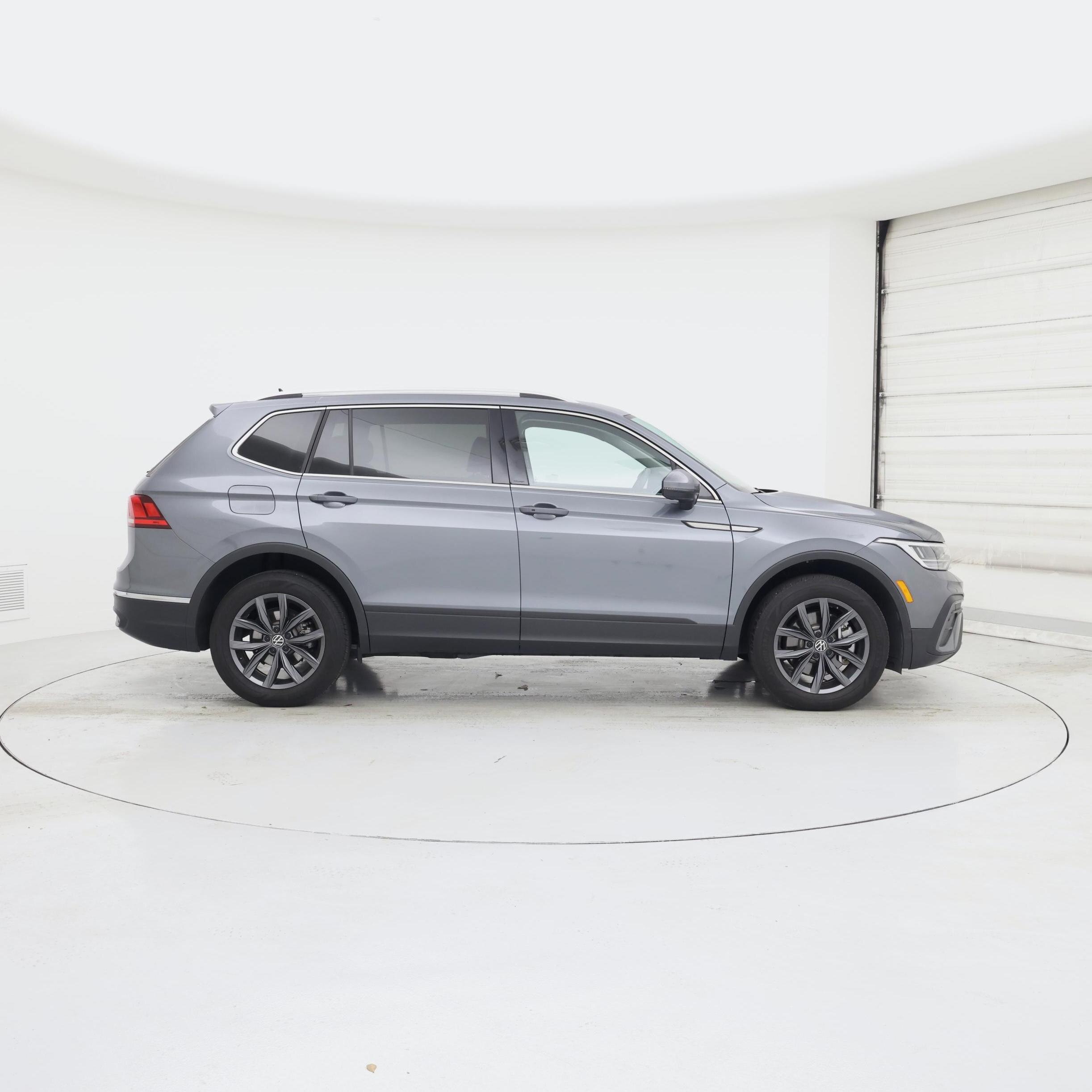 Thumbnail: 2022 Volkswagen Tiguan - 7