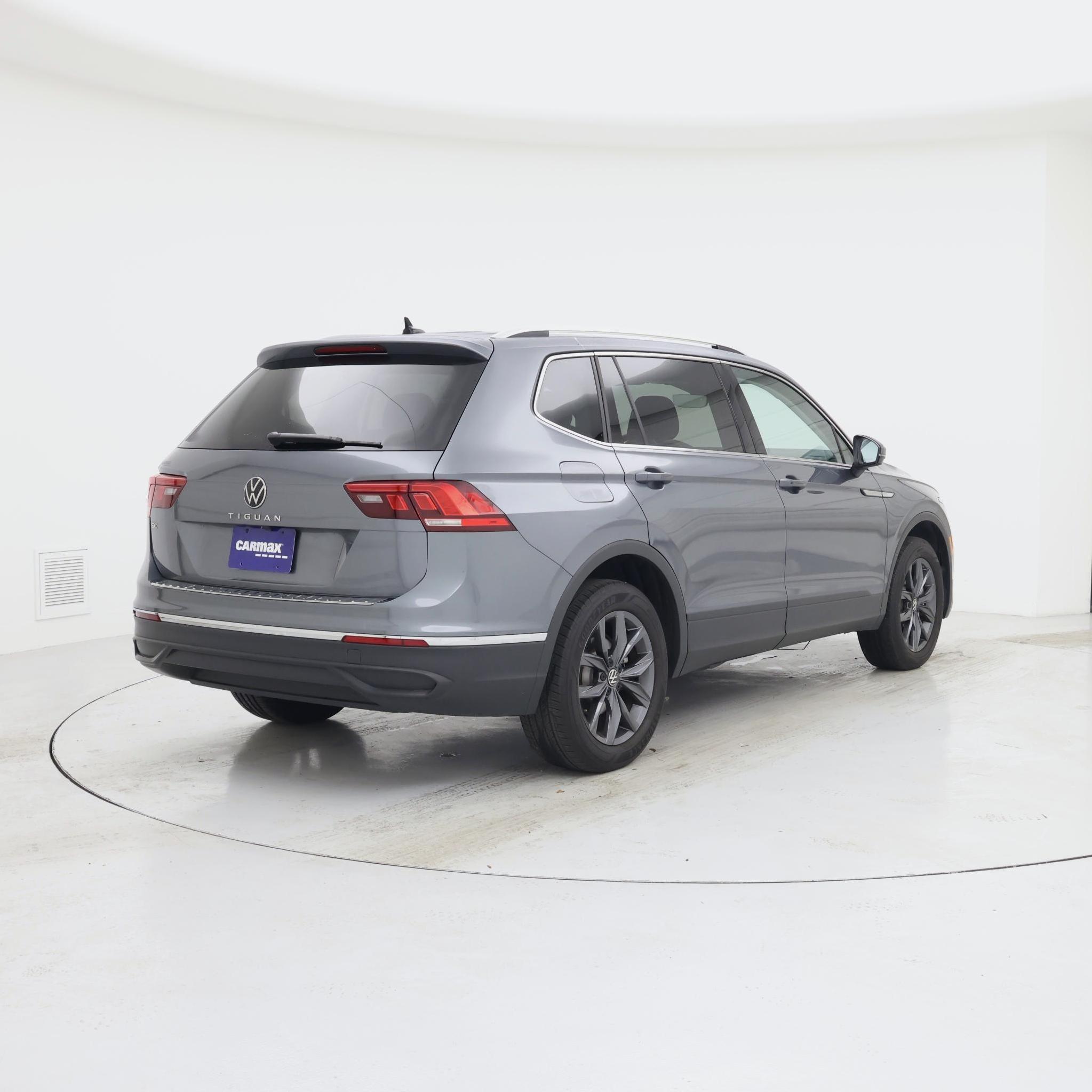 Thumbnail: 2022 Volkswagen Tiguan - 8