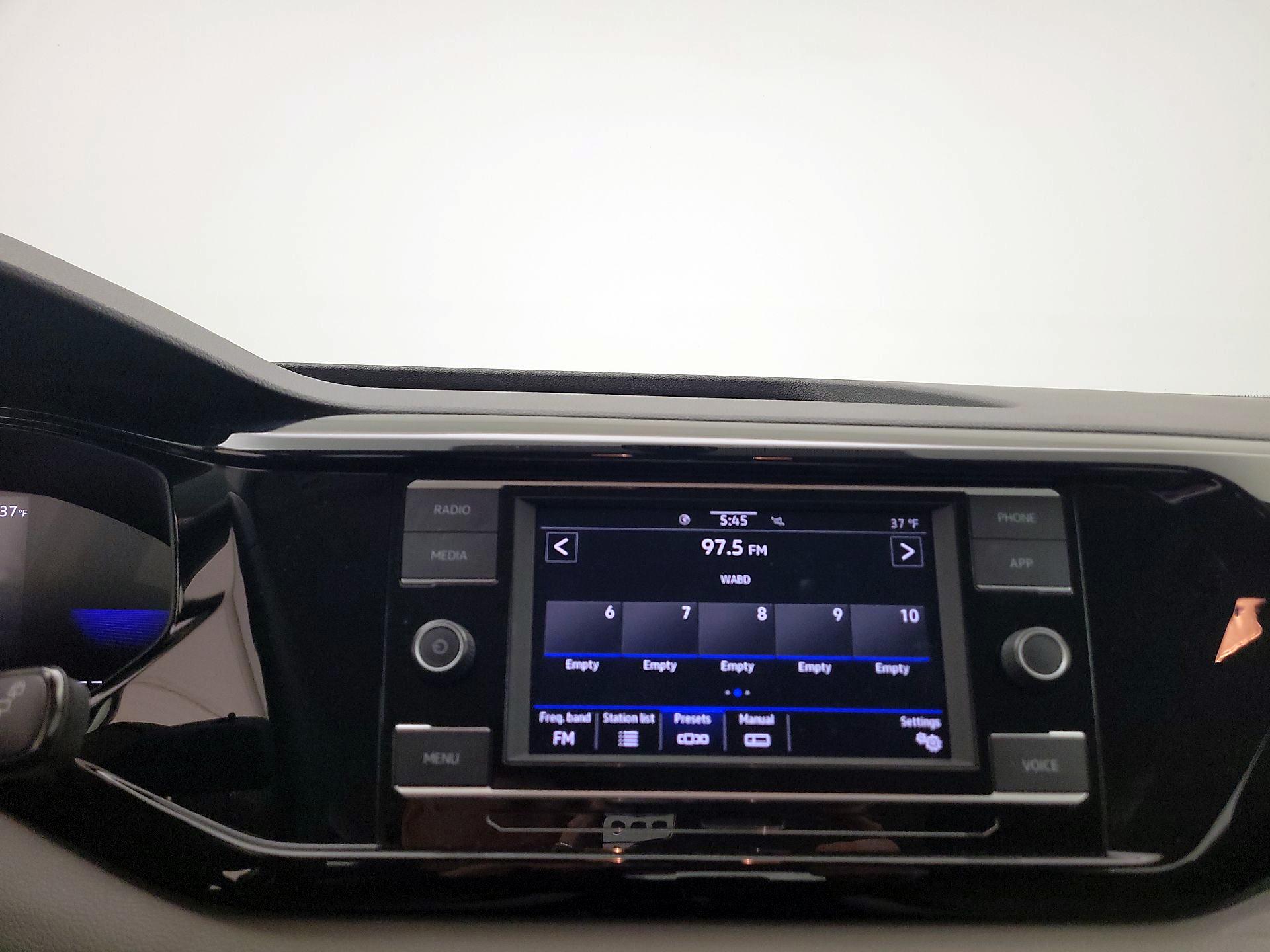 Thumbnail: 2023 Volkswagen Taos - 15