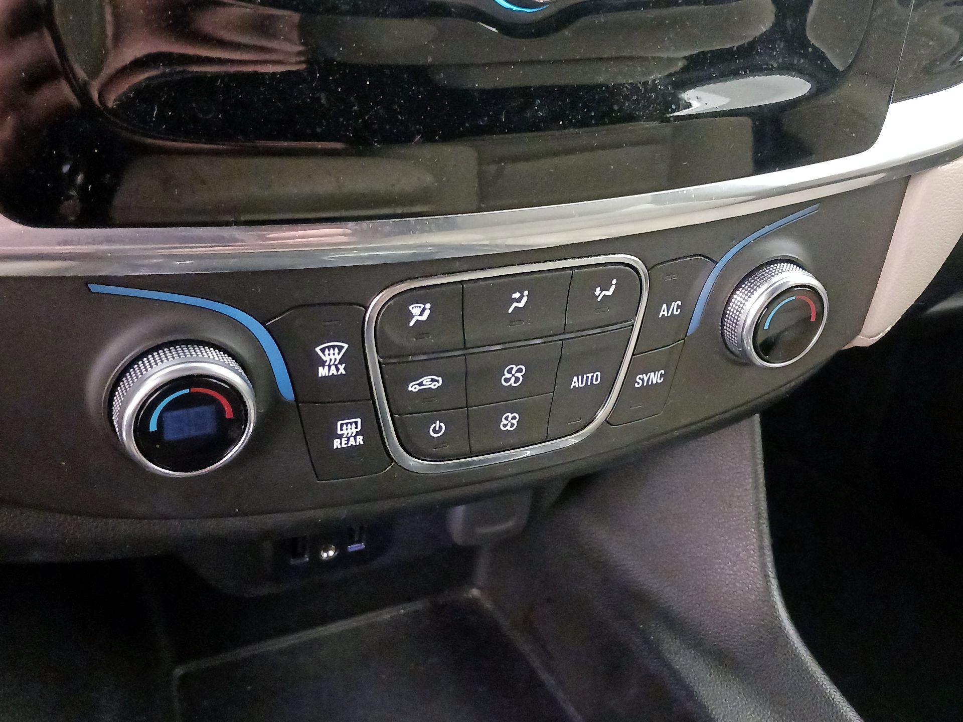 Thumbnail: 2023 Chevrolet Traverse - 16