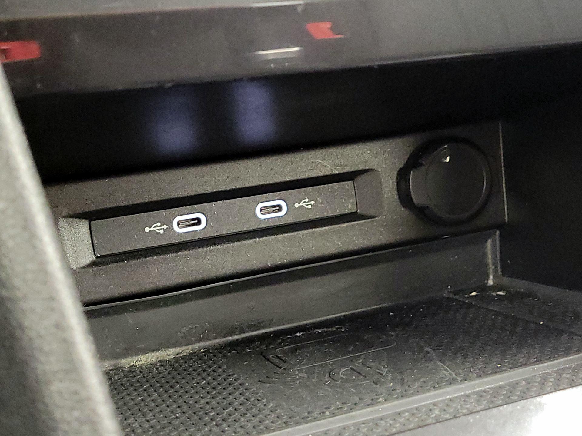 Thumbnail: 2023 Volkswagen Tiguan - 18