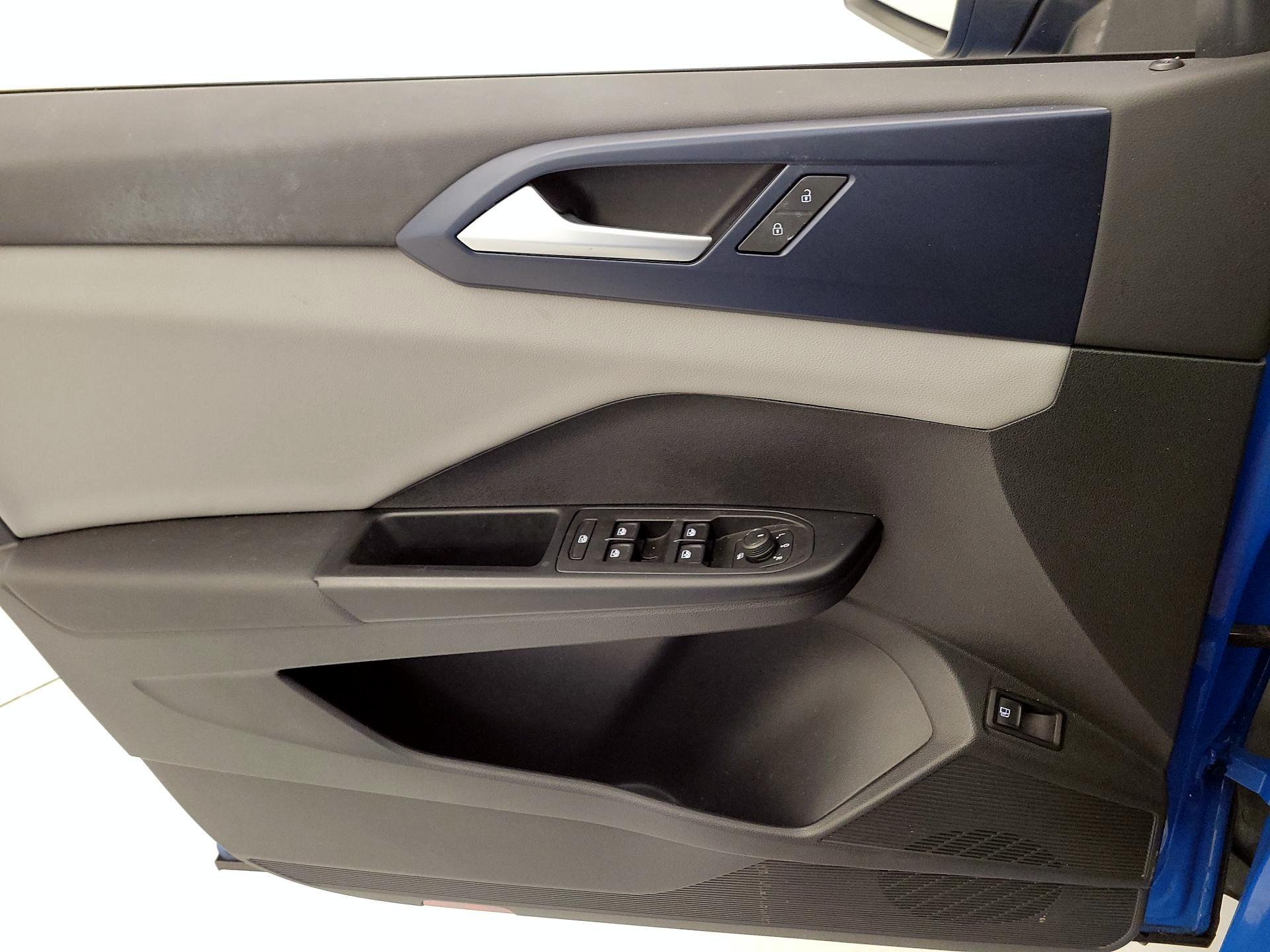 Thumbnail: 2022 Volkswagen Taos - 12