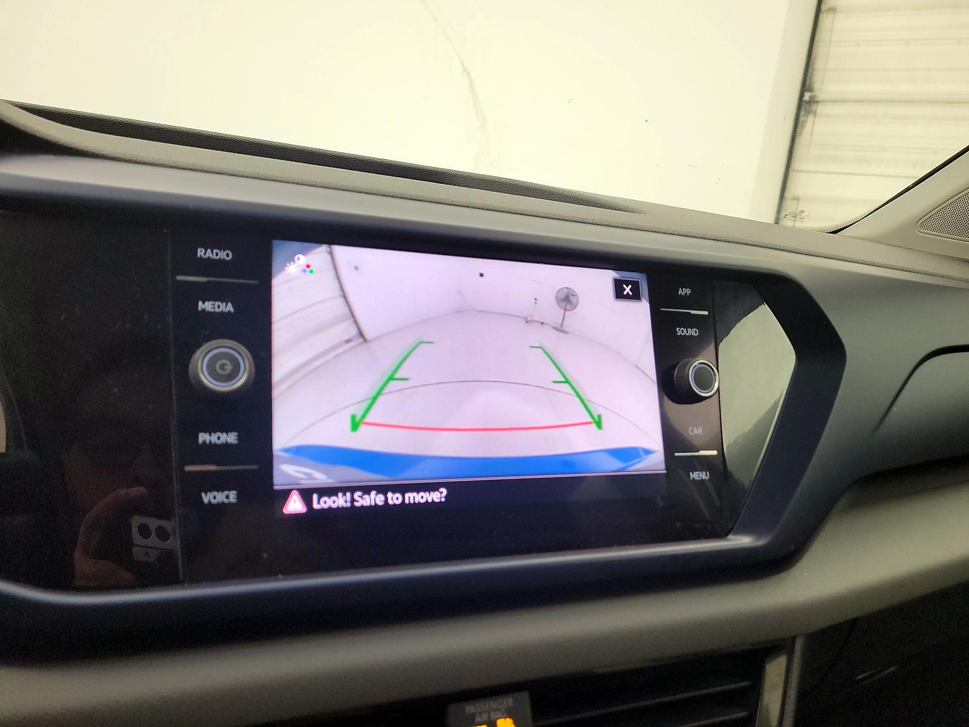 Thumbnail: 2022 Volkswagen Taos - 14