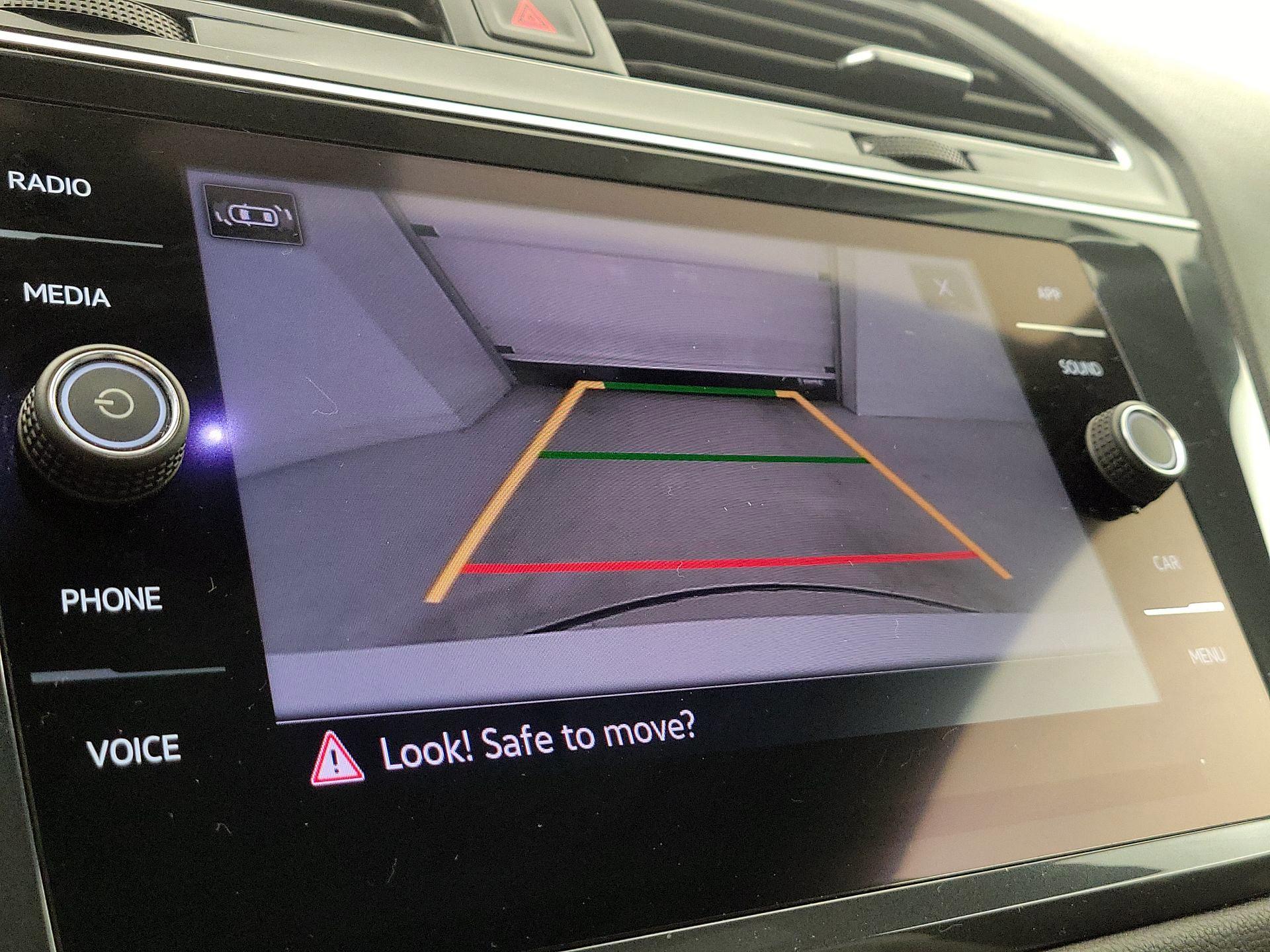 Thumbnail: 2021 Volkswagen Tiguan - 14