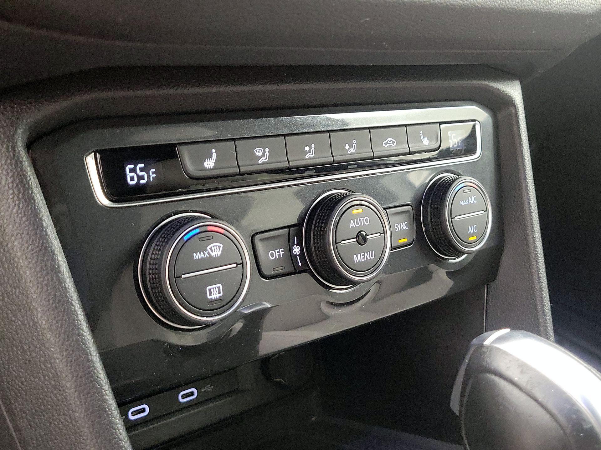 Thumbnail: 2021 Volkswagen Tiguan - 16