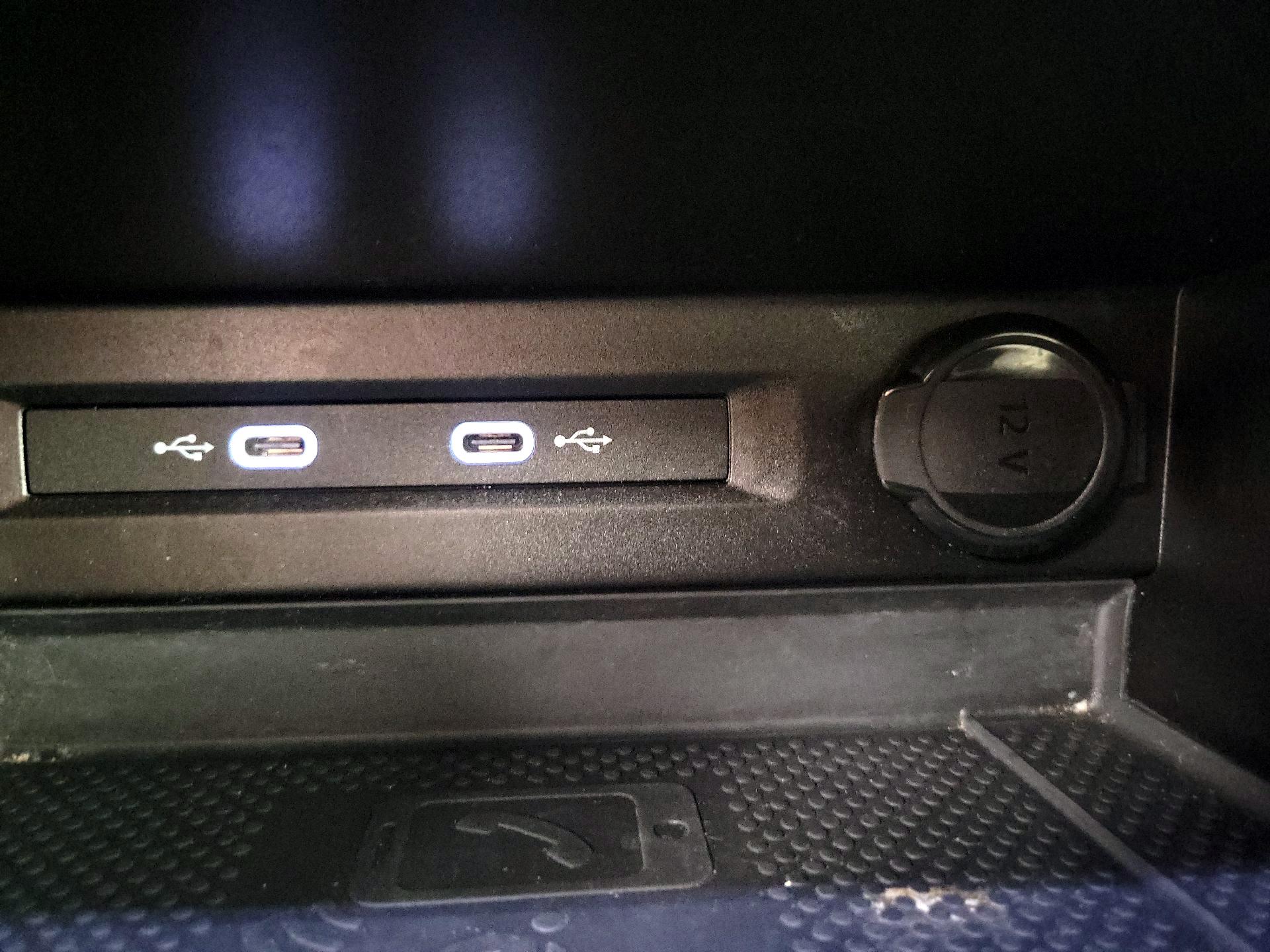 Thumbnail: 2021 Volkswagen Tiguan - 18