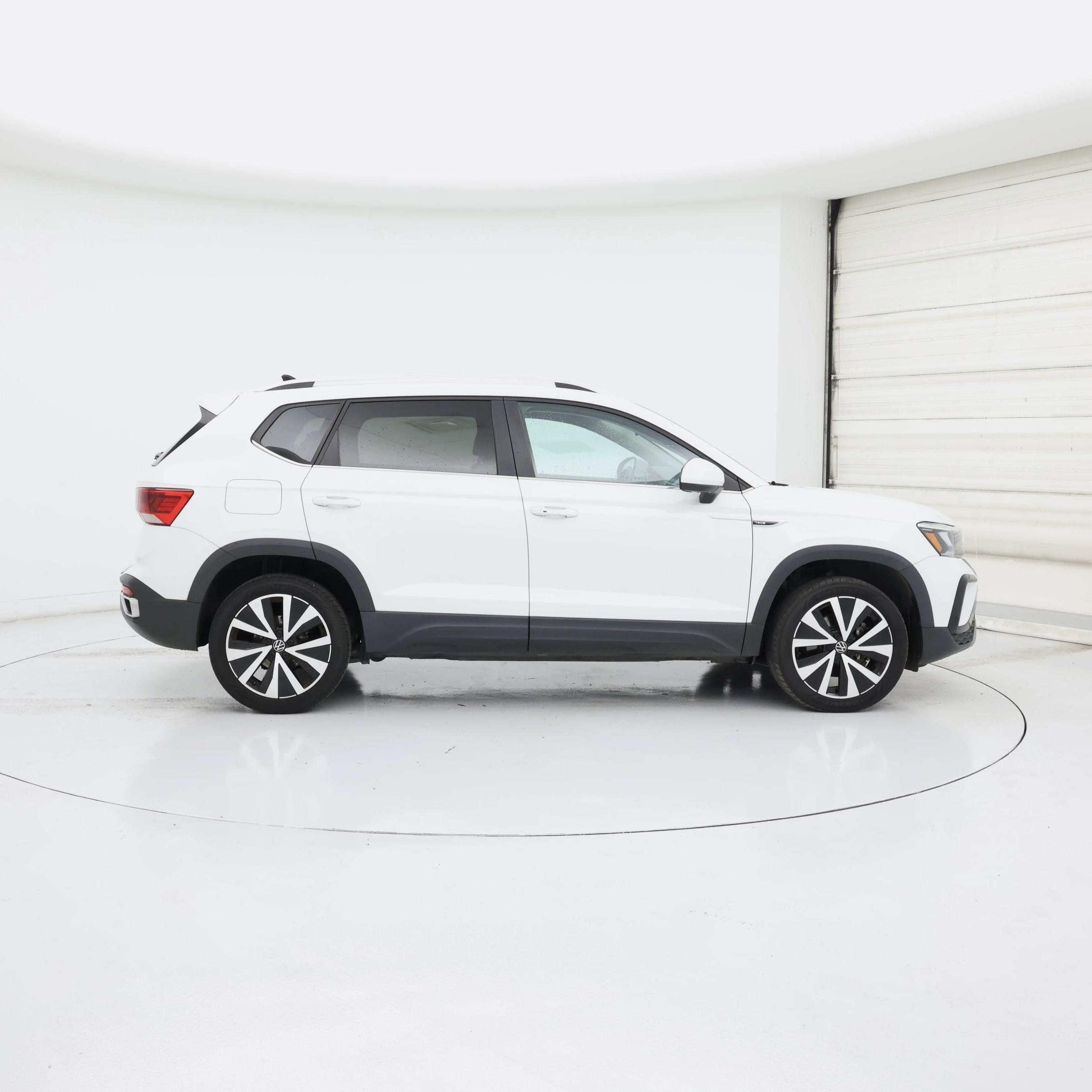 Thumbnail: 2023 Volkswagen Taos - 7