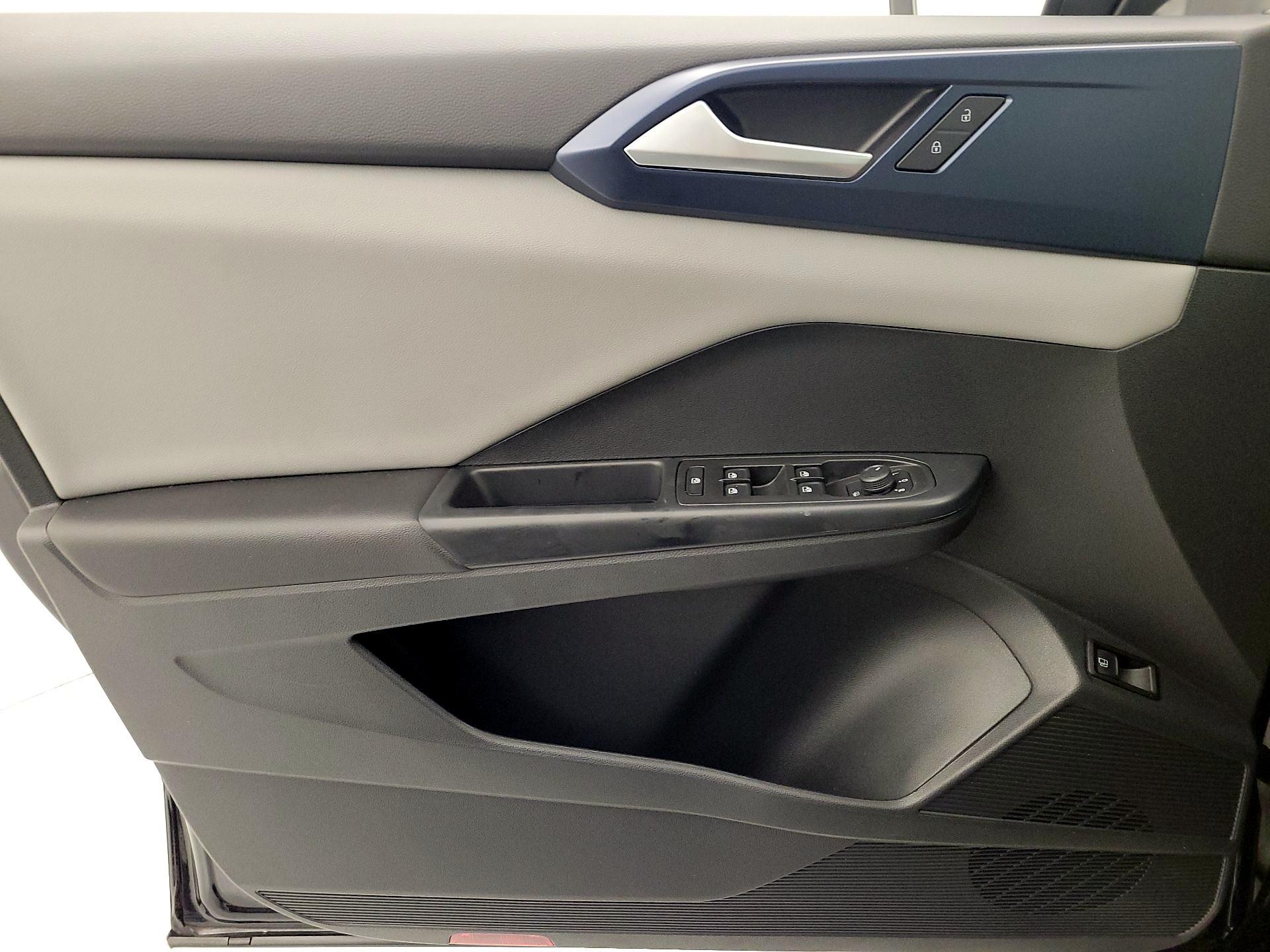 Thumbnail: 2023 Volkswagen Taos - 12