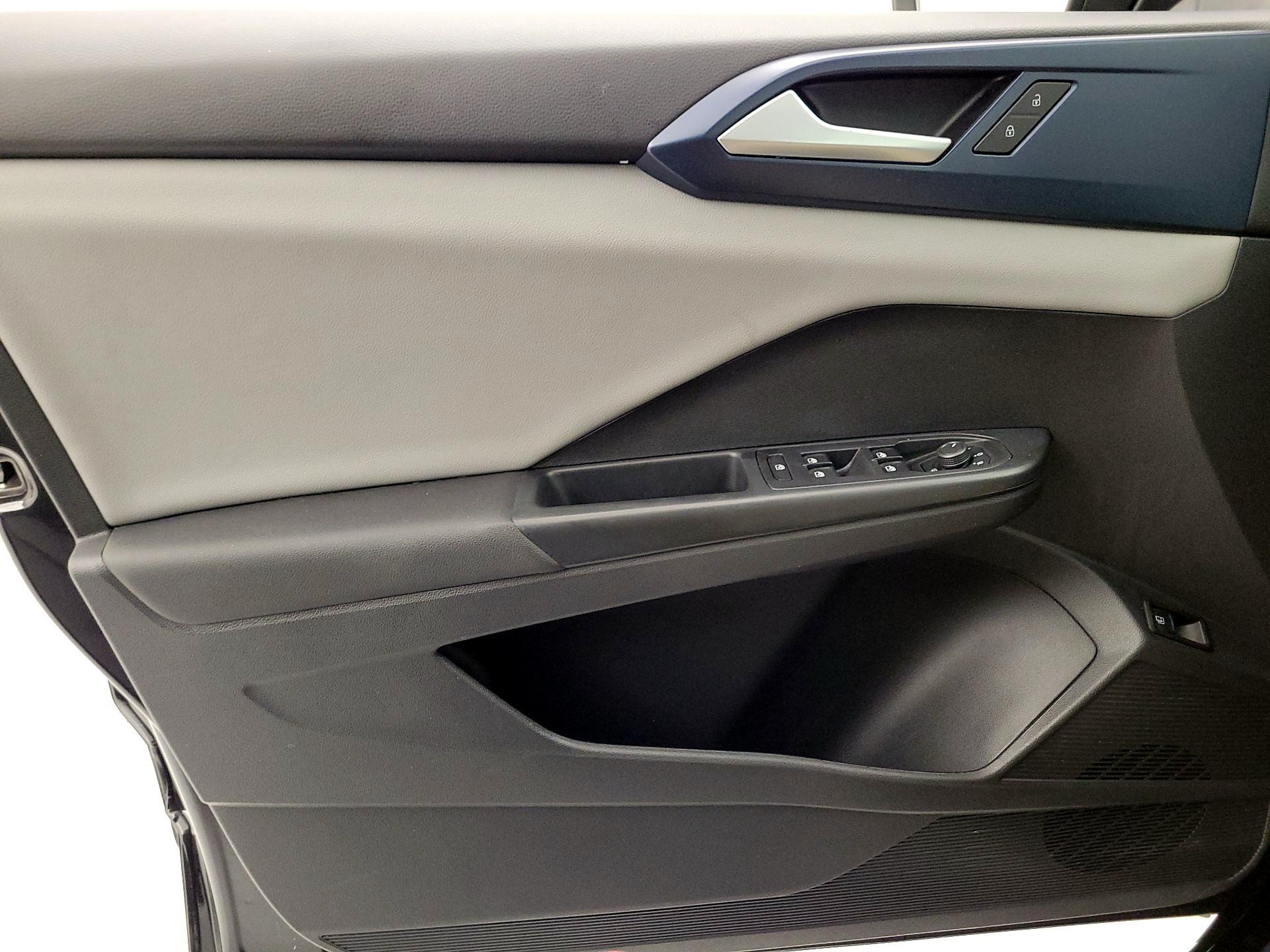 Thumbnail: 2022 Volkswagen Taos - 12