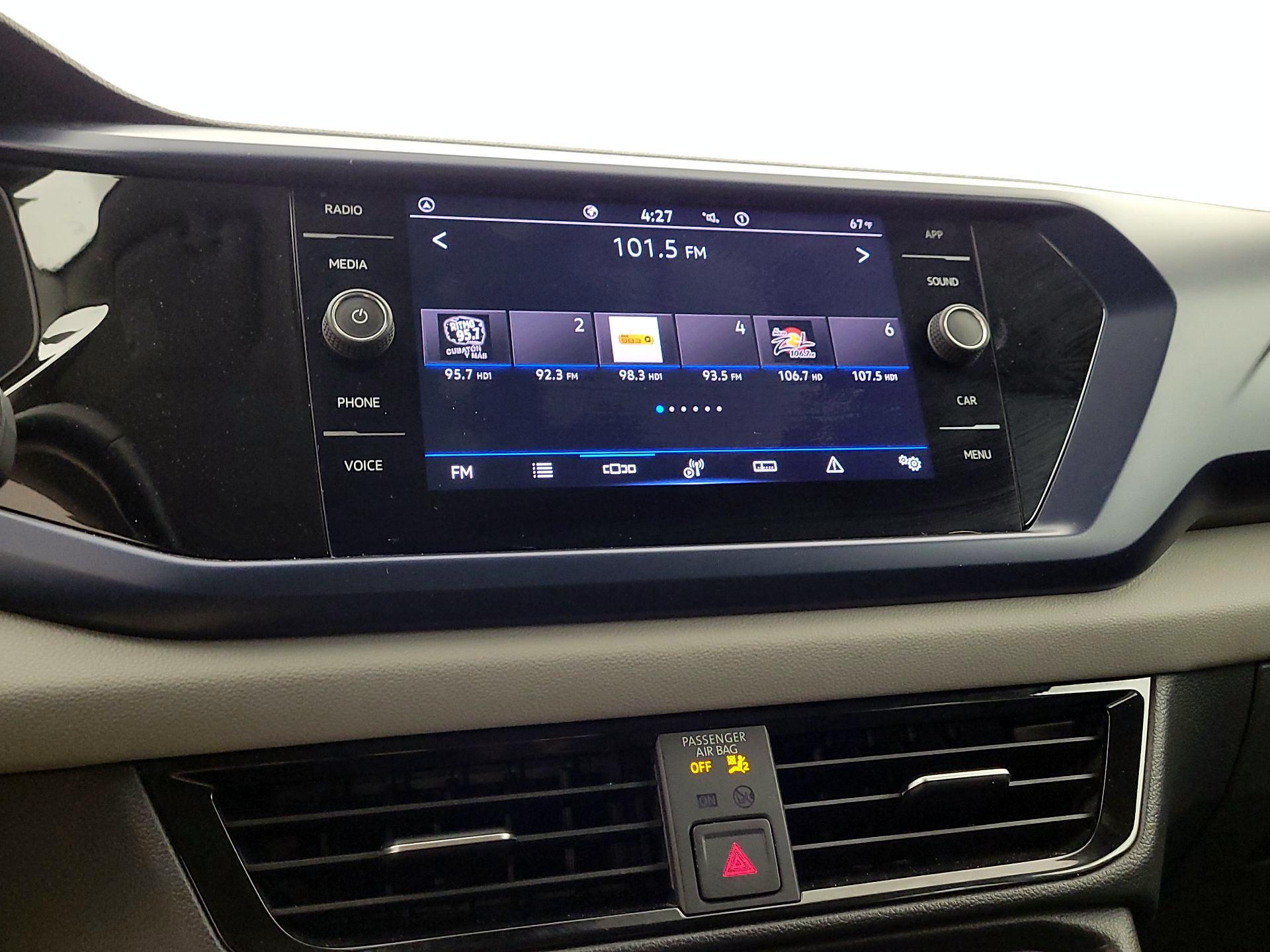 Thumbnail: 2022 Volkswagen Taos - 15