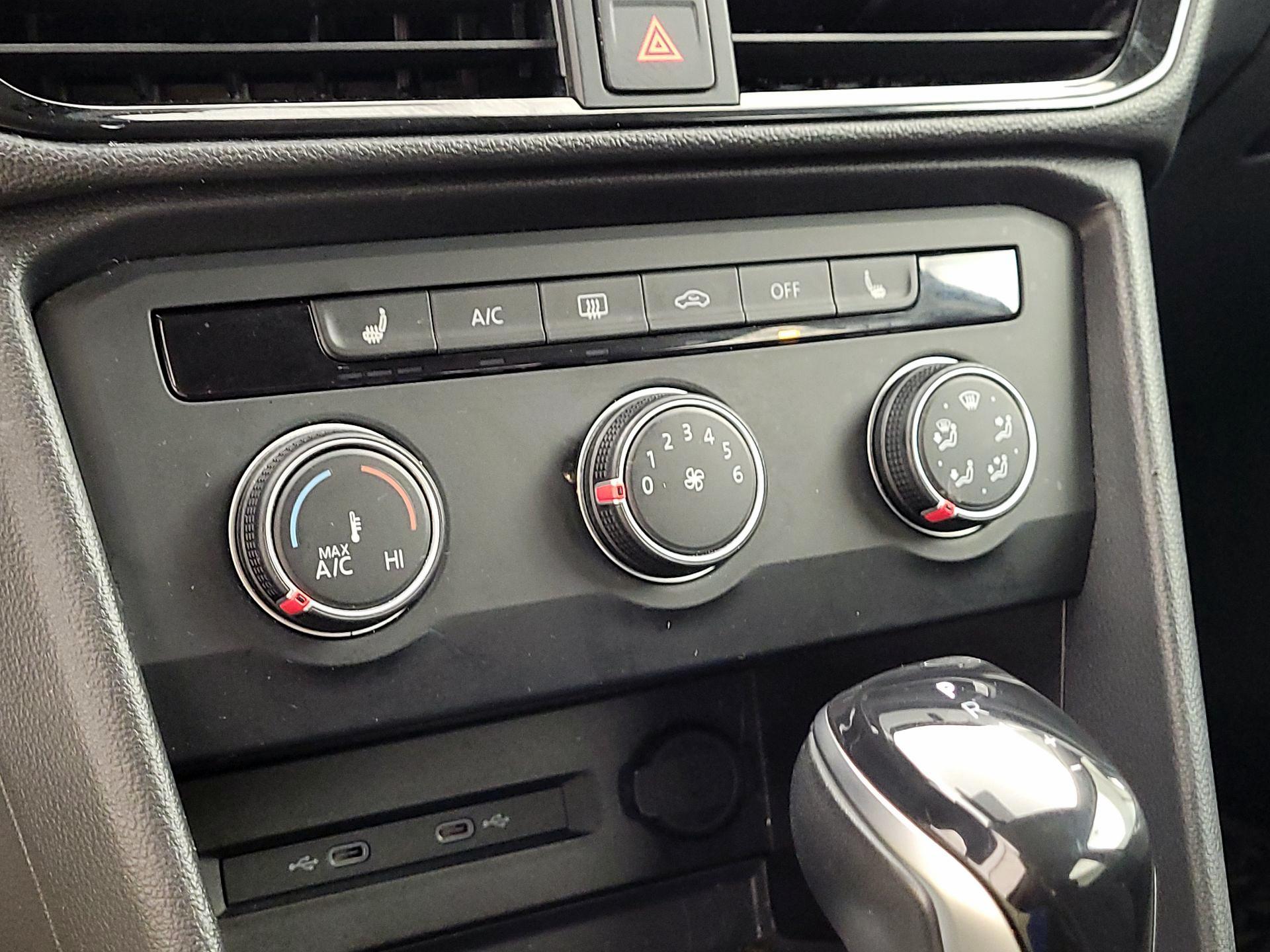 Thumbnail: 2022 Volkswagen Taos - 16