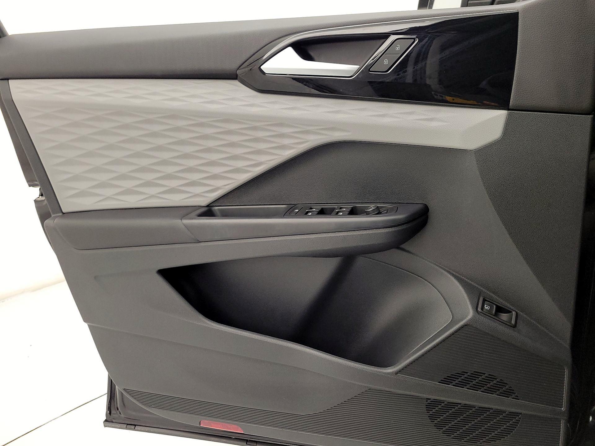 Thumbnail: 2023 Volkswagen Taos - 12