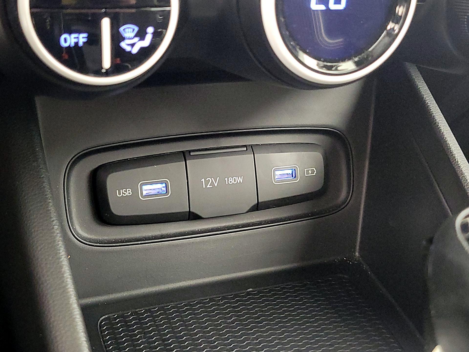 Thumbnail: 2022 Hyundai Venue - 17