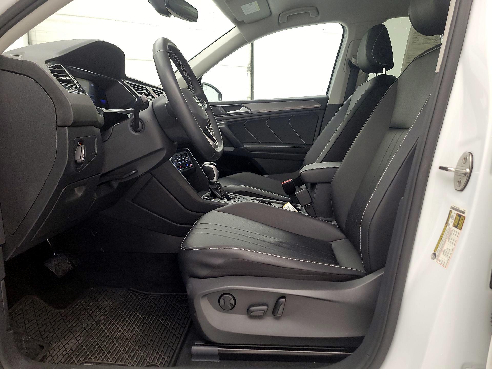 Thumbnail: 2023 Volkswagen Tiguan - 11