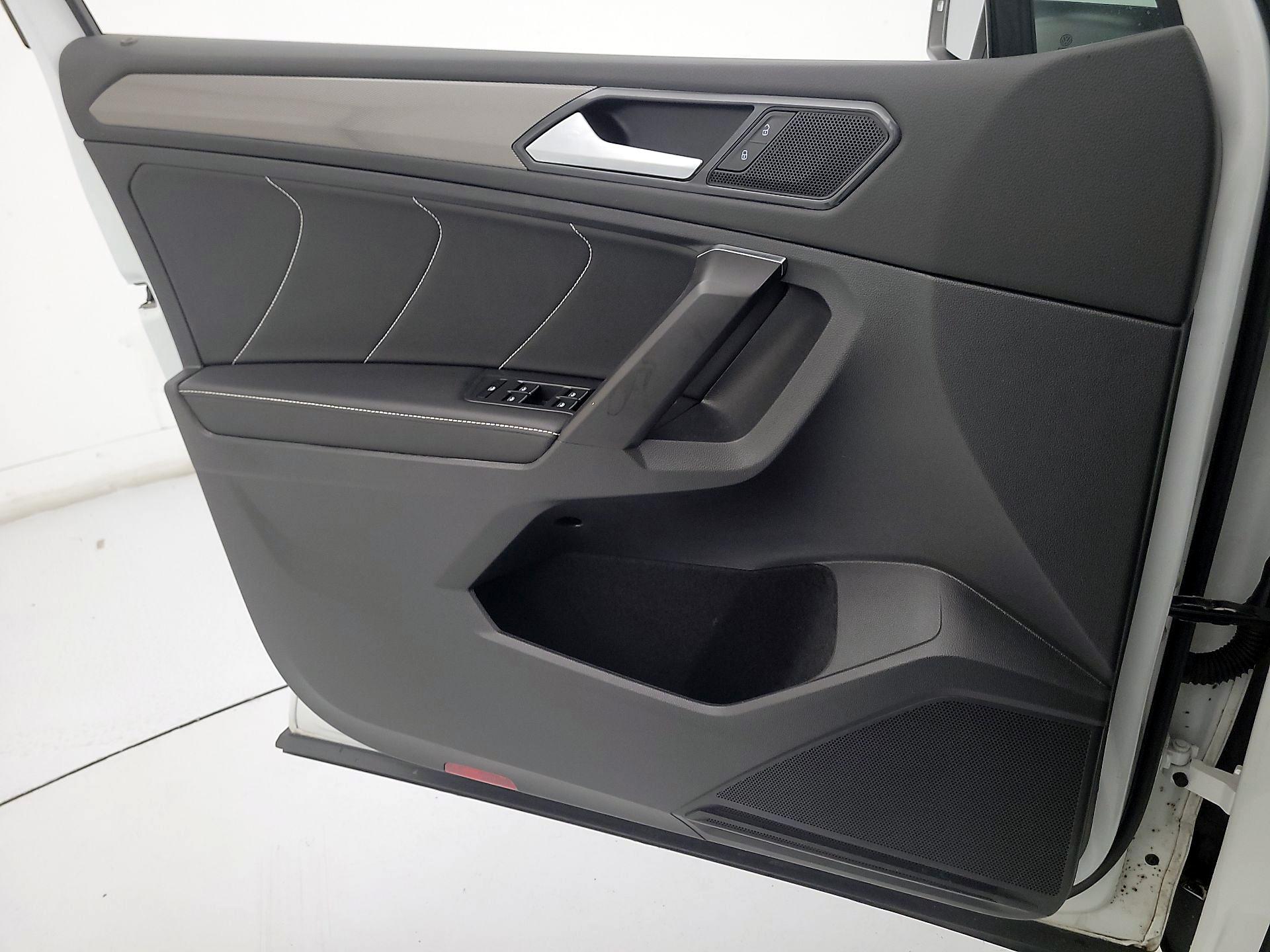 Thumbnail: 2023 Volkswagen Tiguan - 12