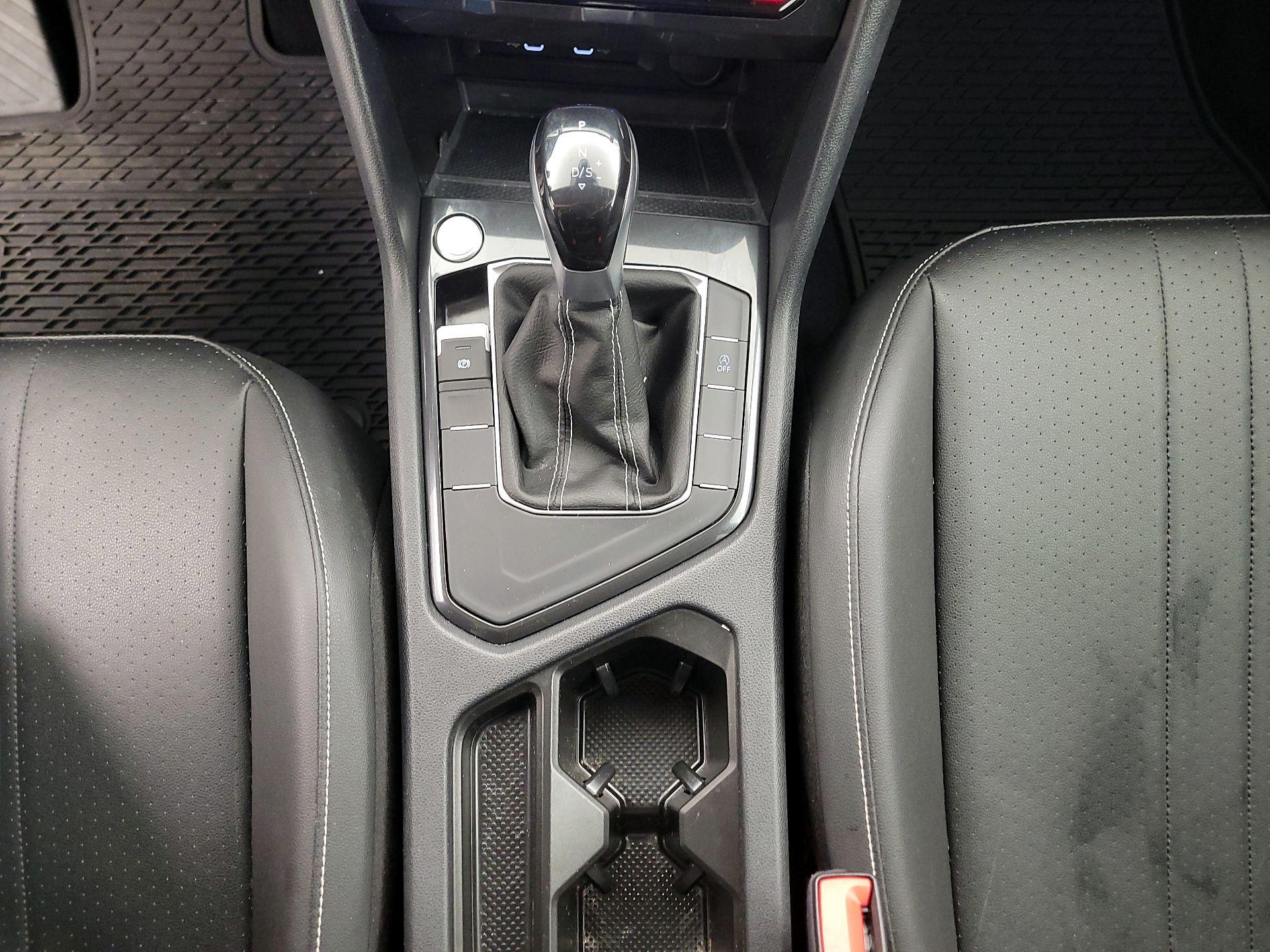 Thumbnail: 2023 Volkswagen Tiguan - 17