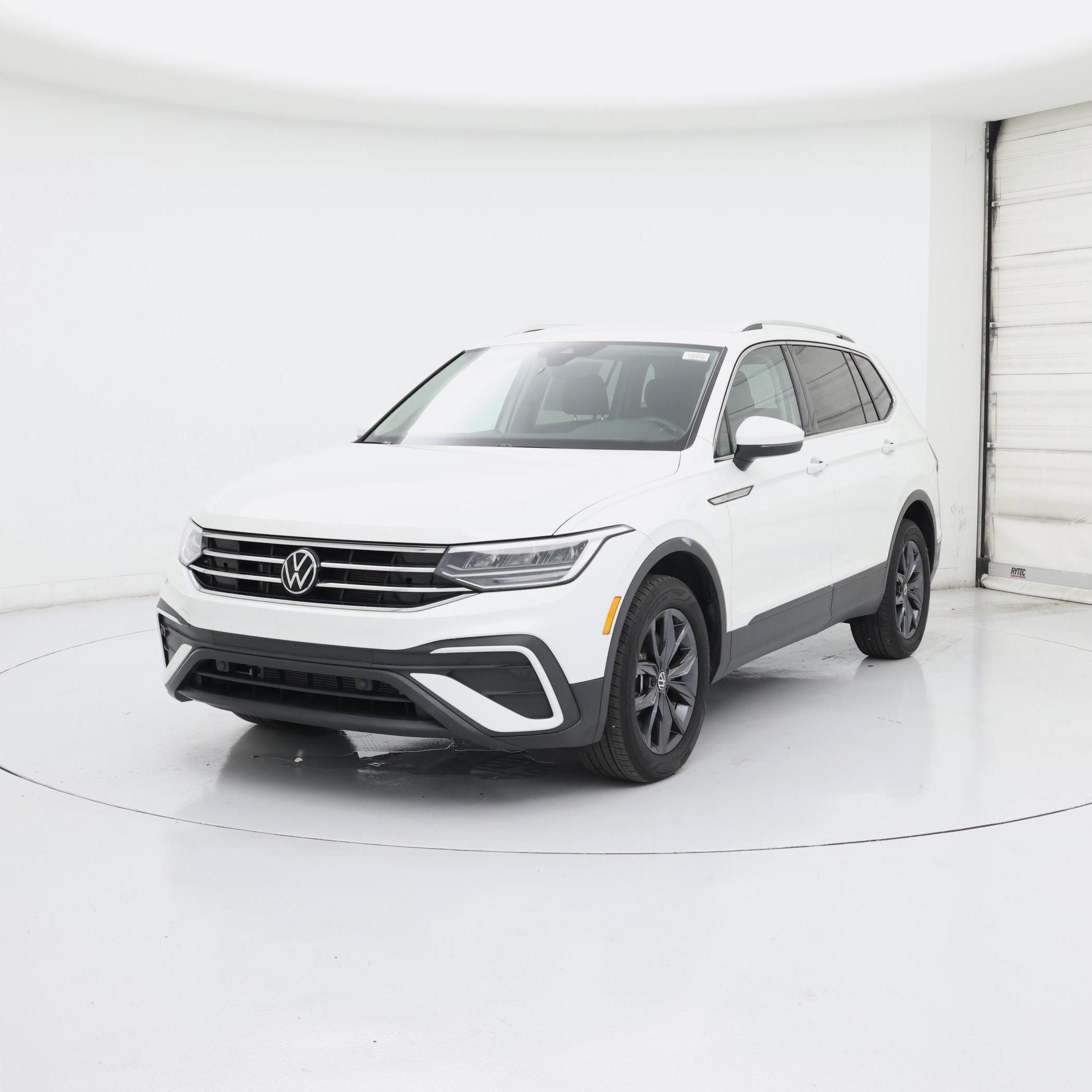 Thumbnail: 2023 Volkswagen Tiguan - 4