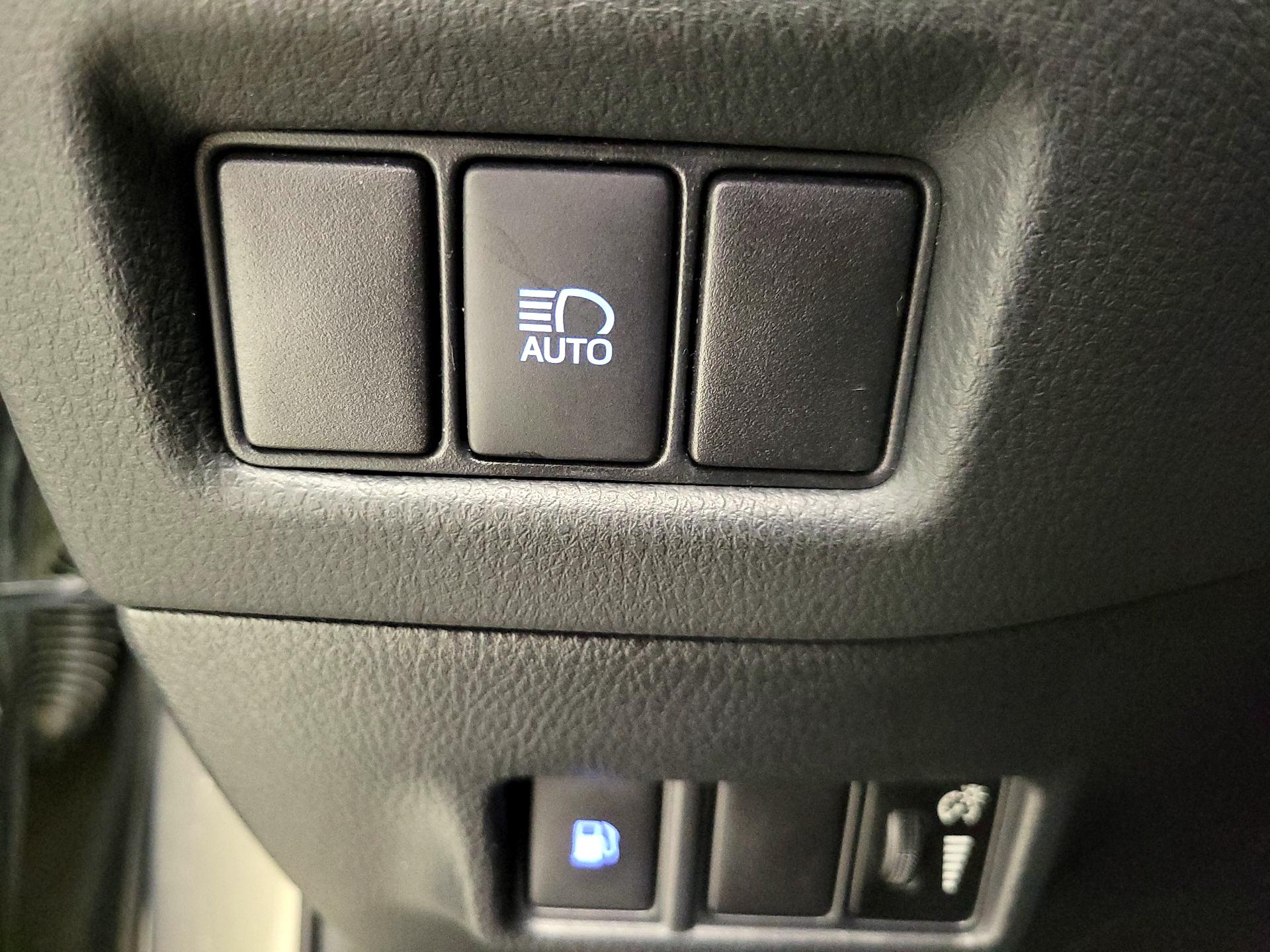 Thumbnail: 2021 Toyota C-HR - 13