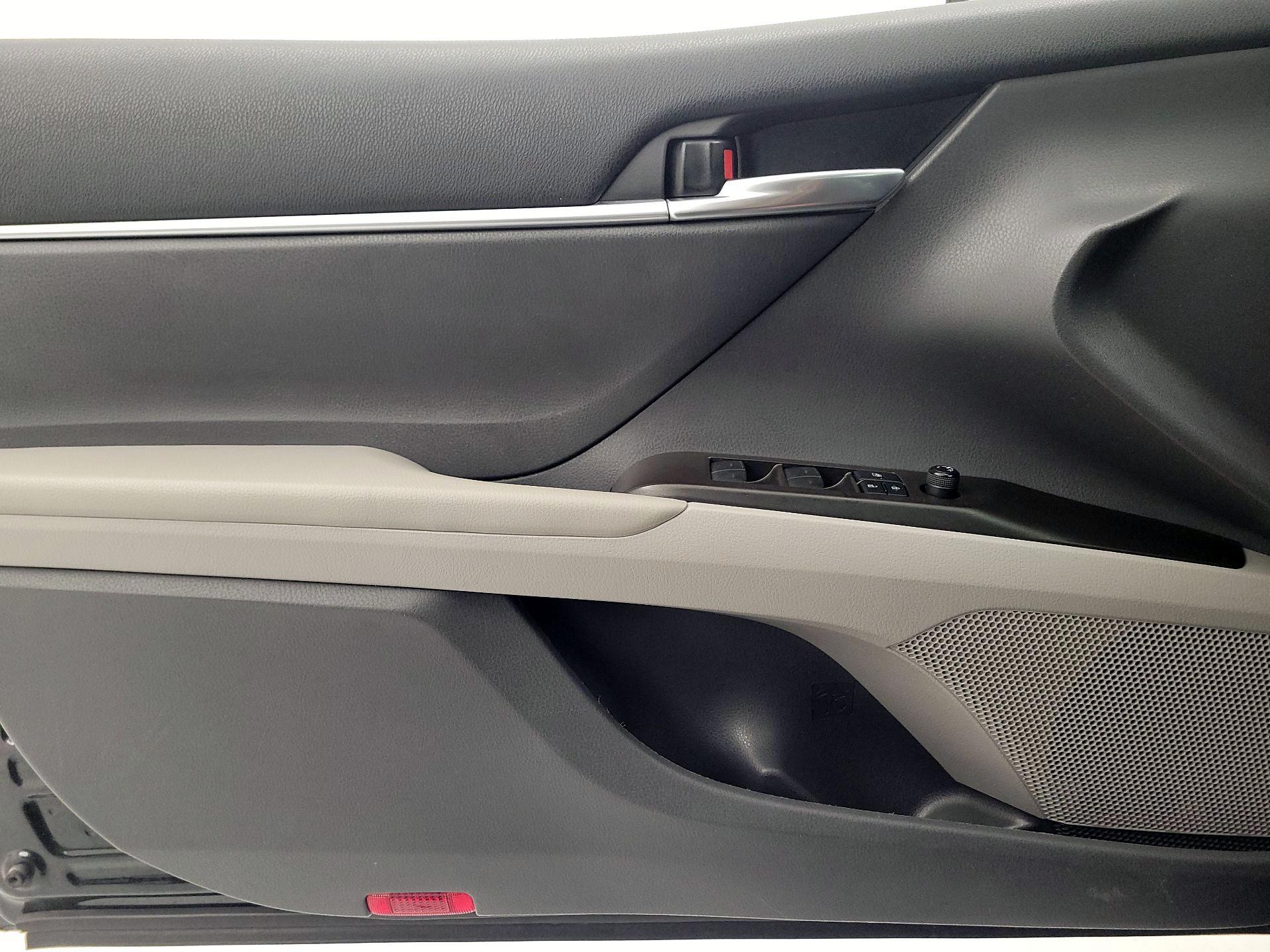 Thumbnail: 2022 Toyota Camry - 12