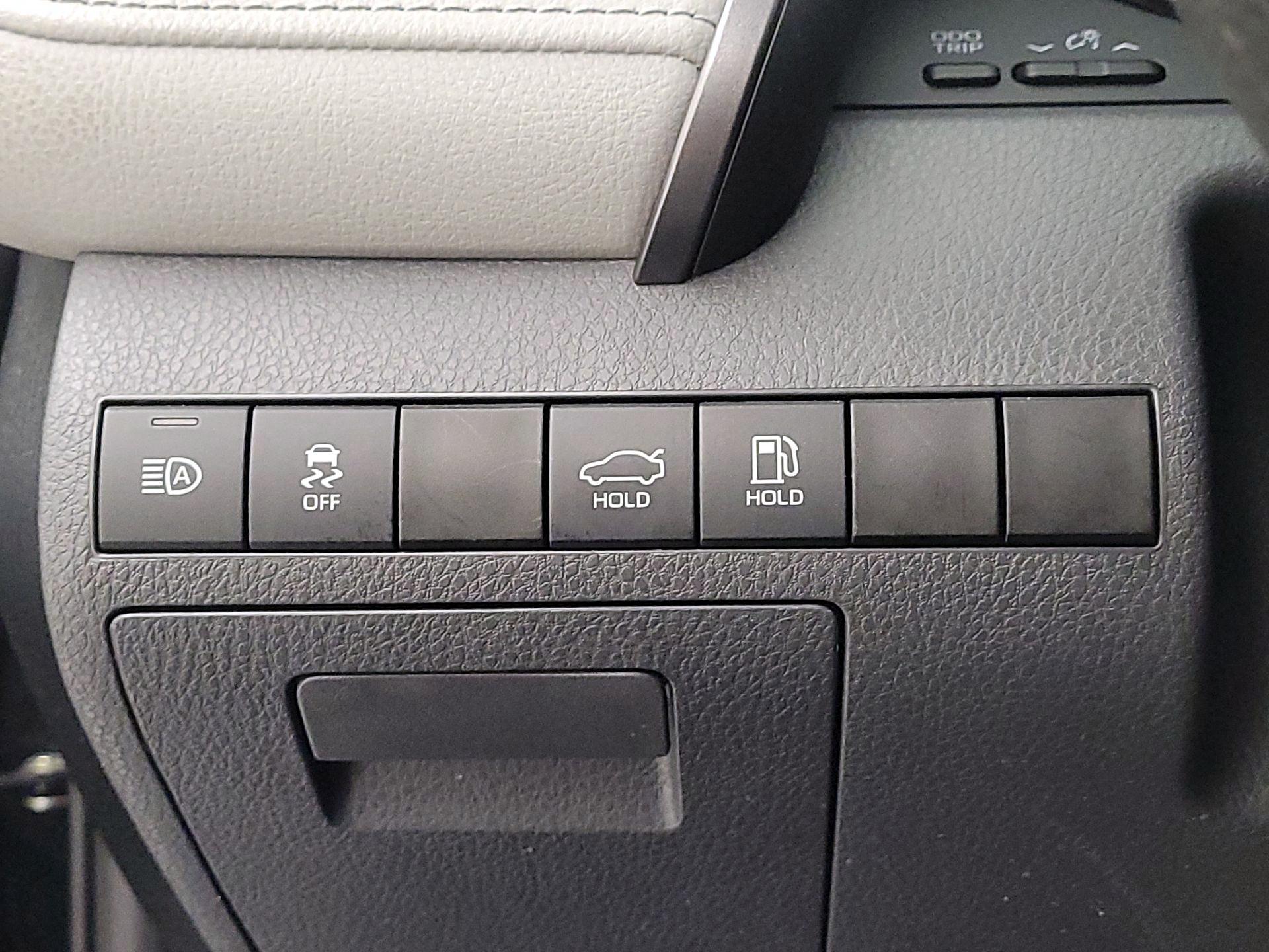 Thumbnail: 2022 Toyota Camry - 13