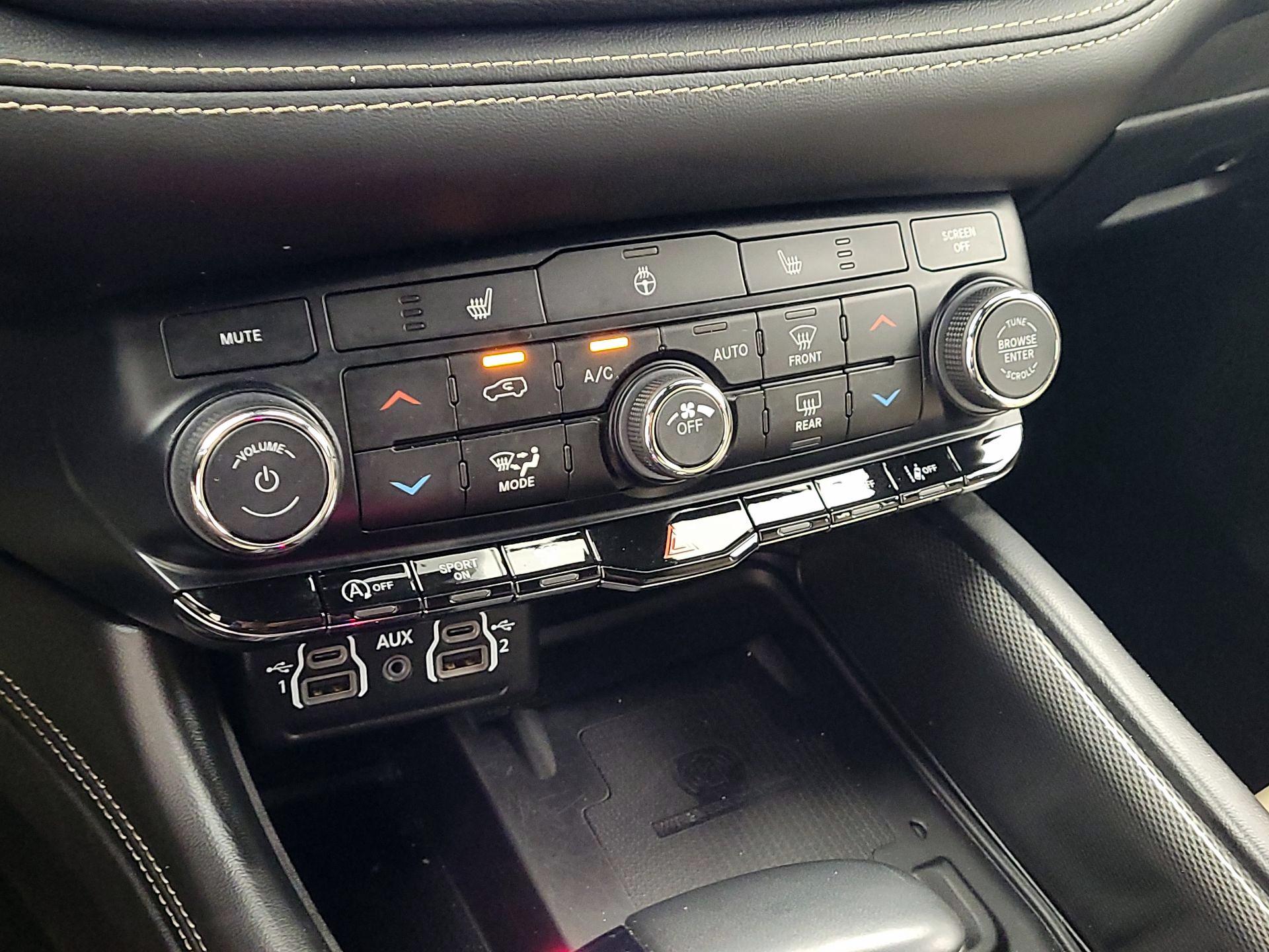 Thumbnail: 2022 Dodge Durango - 16