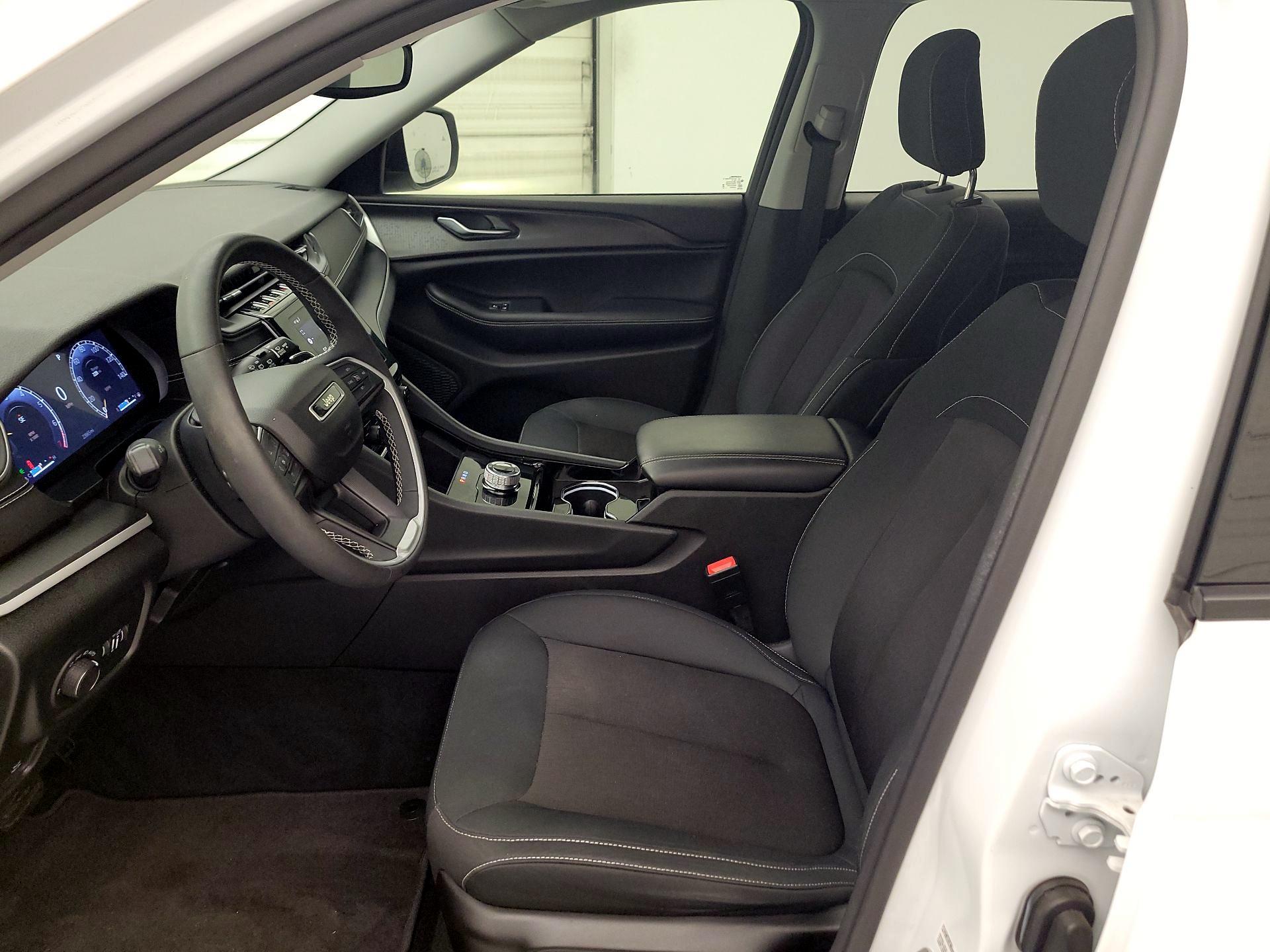 Thumbnail: 2023 Jeep Grand Cherokee L - 11