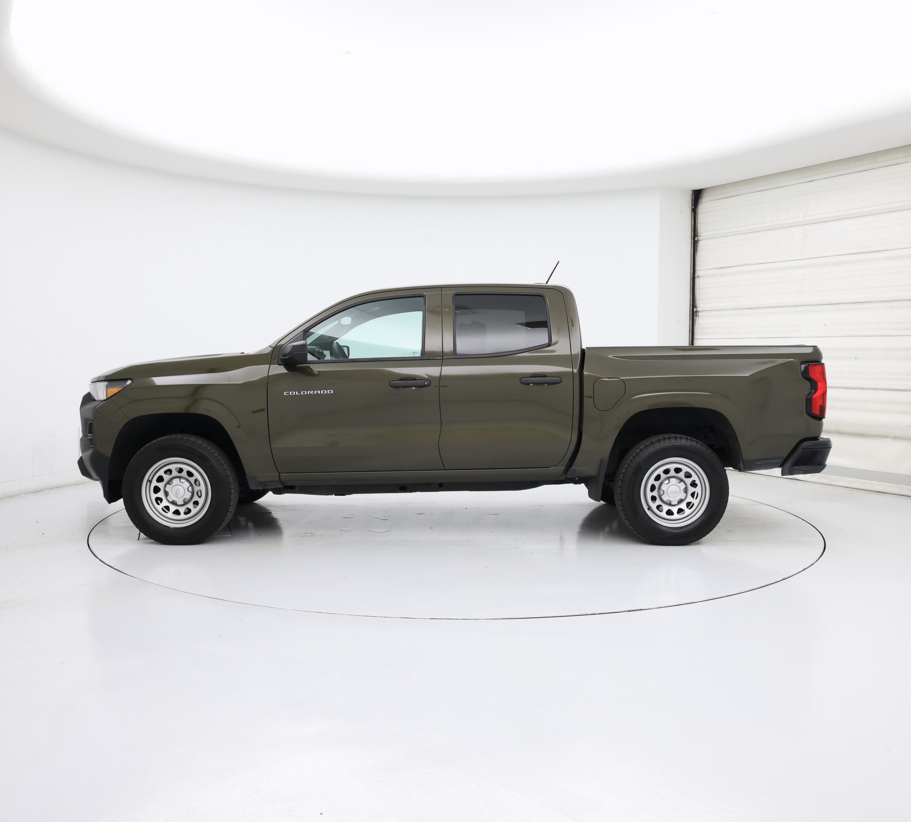 Thumbnail: 2023 Chevrolet Colorado - 3