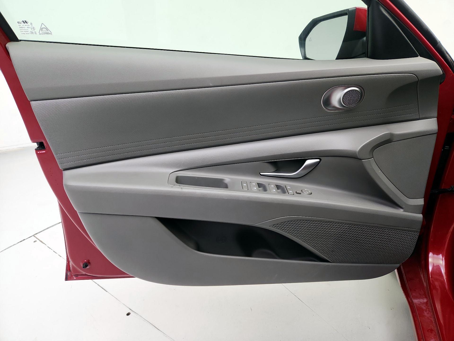 Thumbnail: 2022 Hyundai Elantra - 12