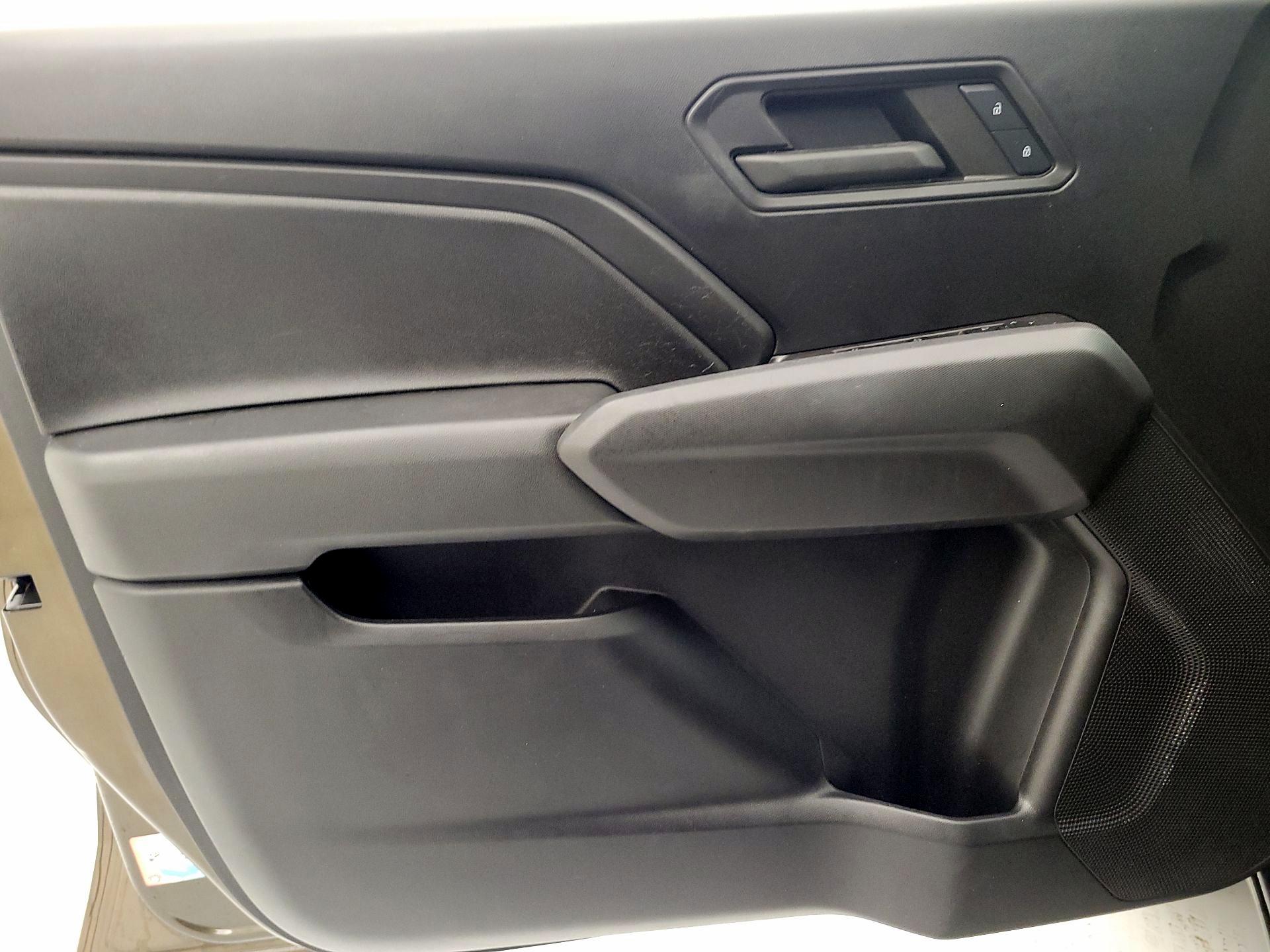 Thumbnail: 2023 Chevrolet Colorado - 12