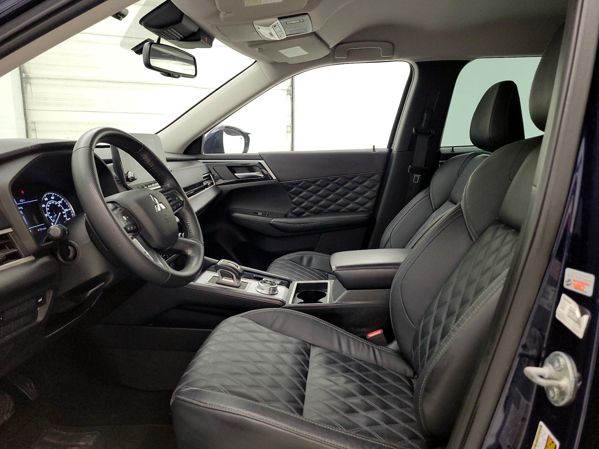 Thumbnail: 2022 Mitsubishi Outlander - 11