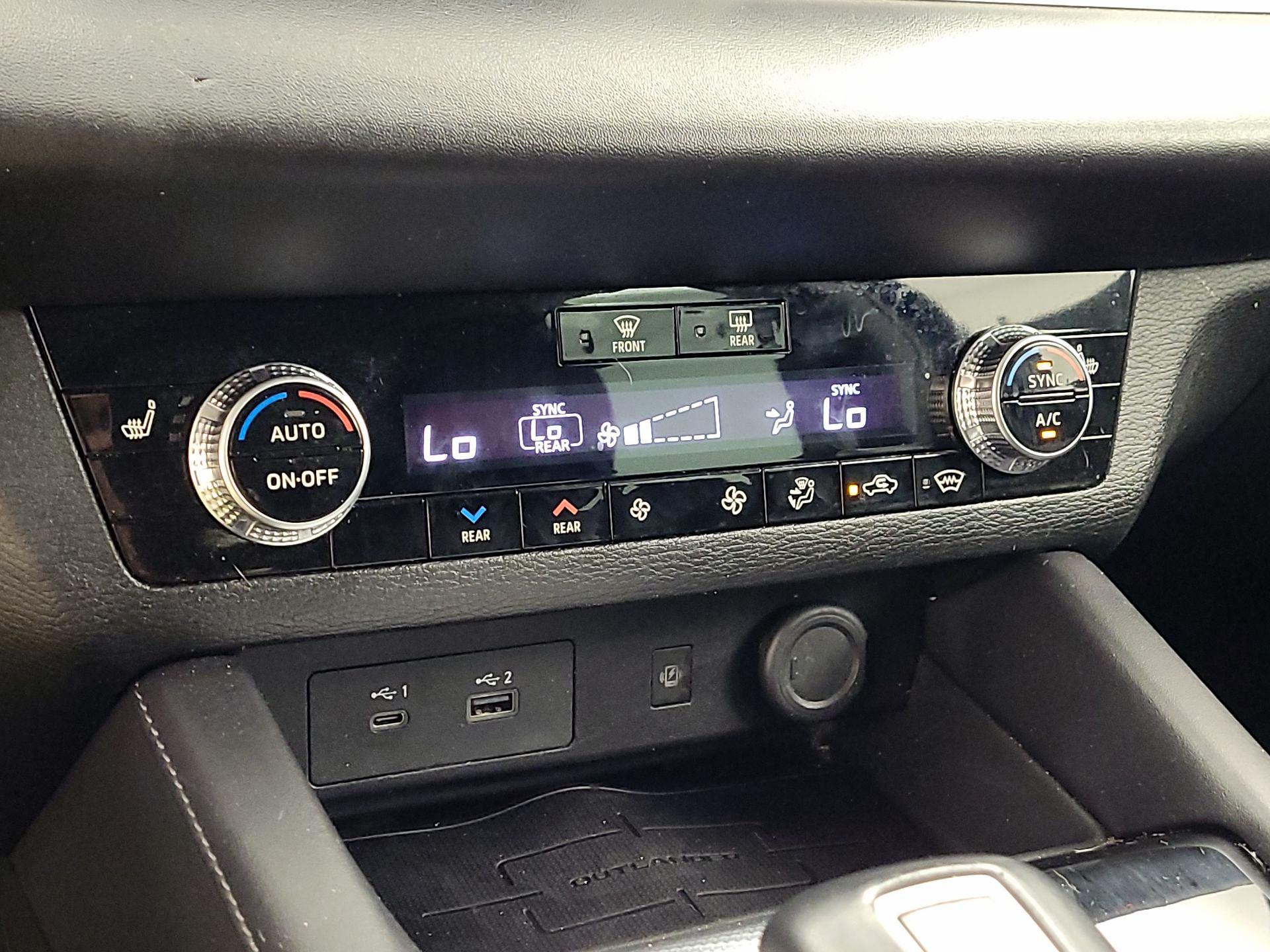 Thumbnail: 2022 Mitsubishi Outlander - 16