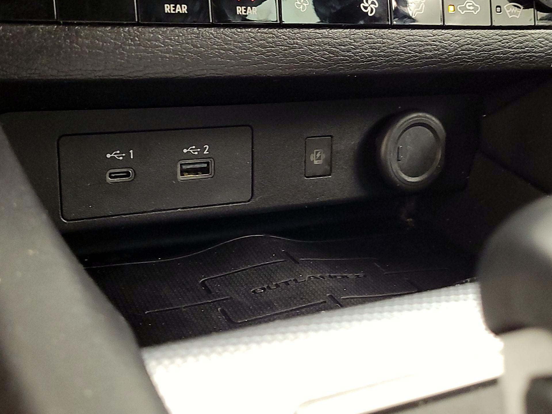 Thumbnail: 2022 Mitsubishi Outlander - 18