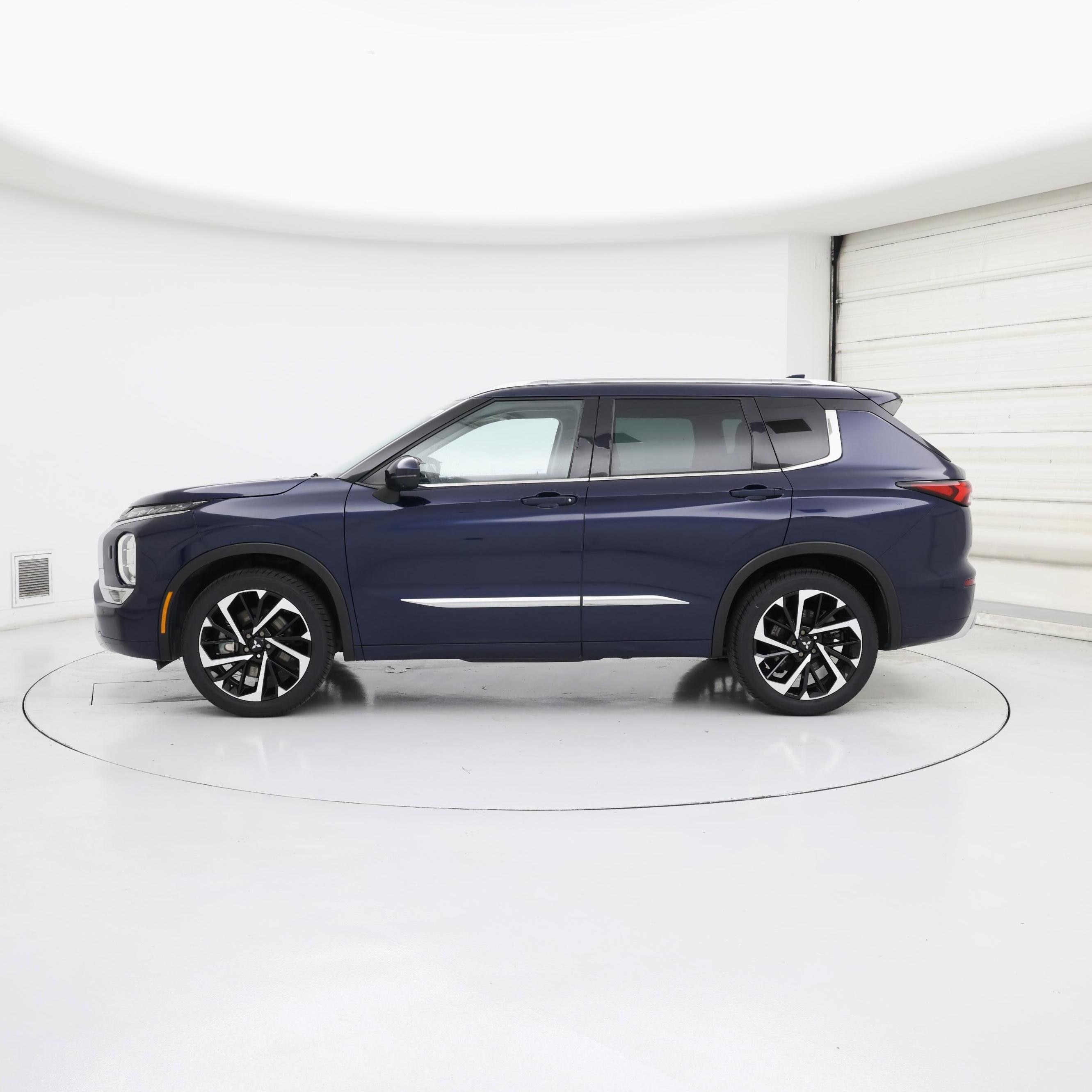 Thumbnail: 2022 Mitsubishi Outlander - 3