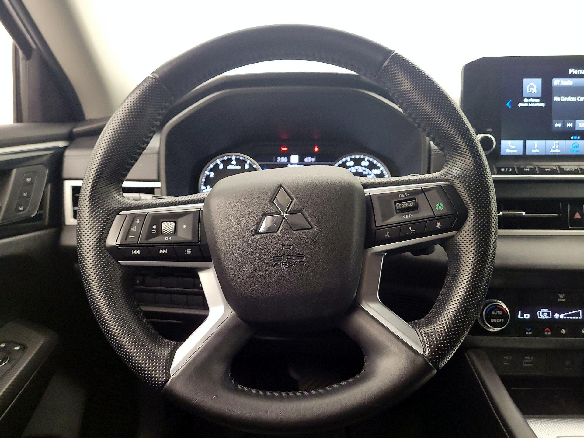 Thumbnail: 2022 Mitsubishi Outlander - 10