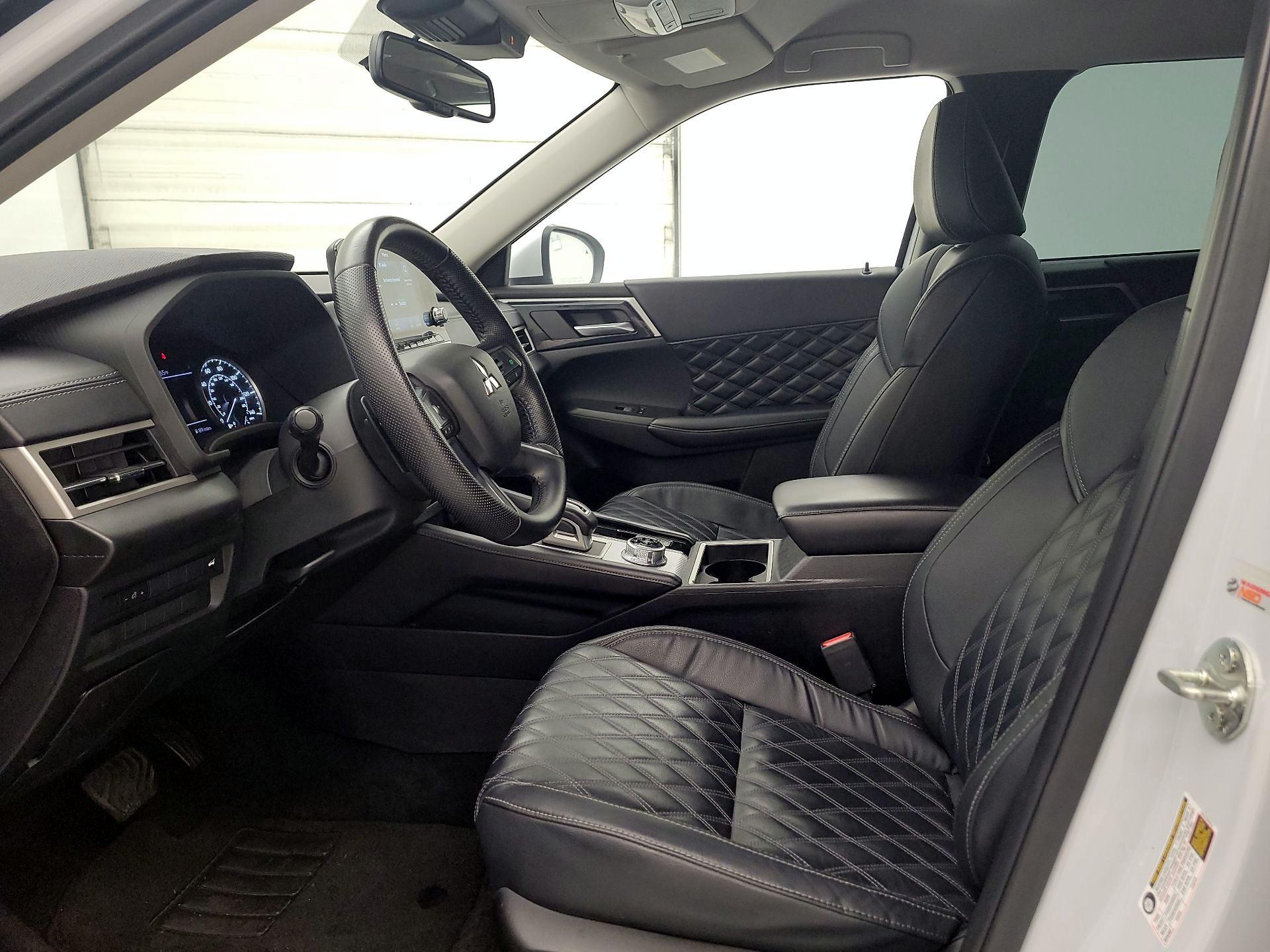 Thumbnail: 2022 Mitsubishi Outlander - 11