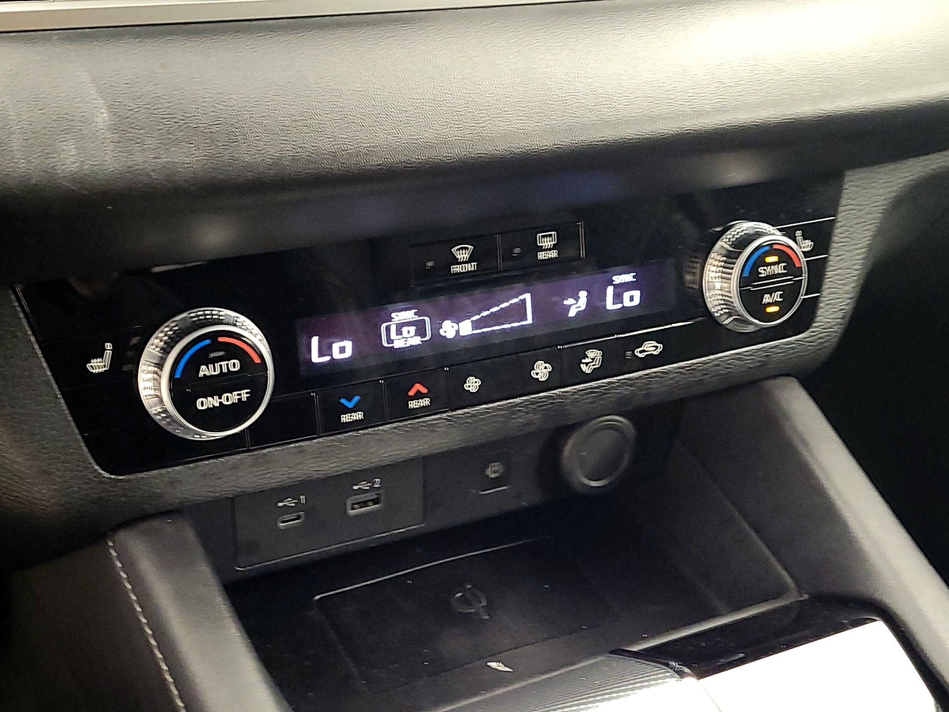 Thumbnail: 2022 Mitsubishi Outlander - 16