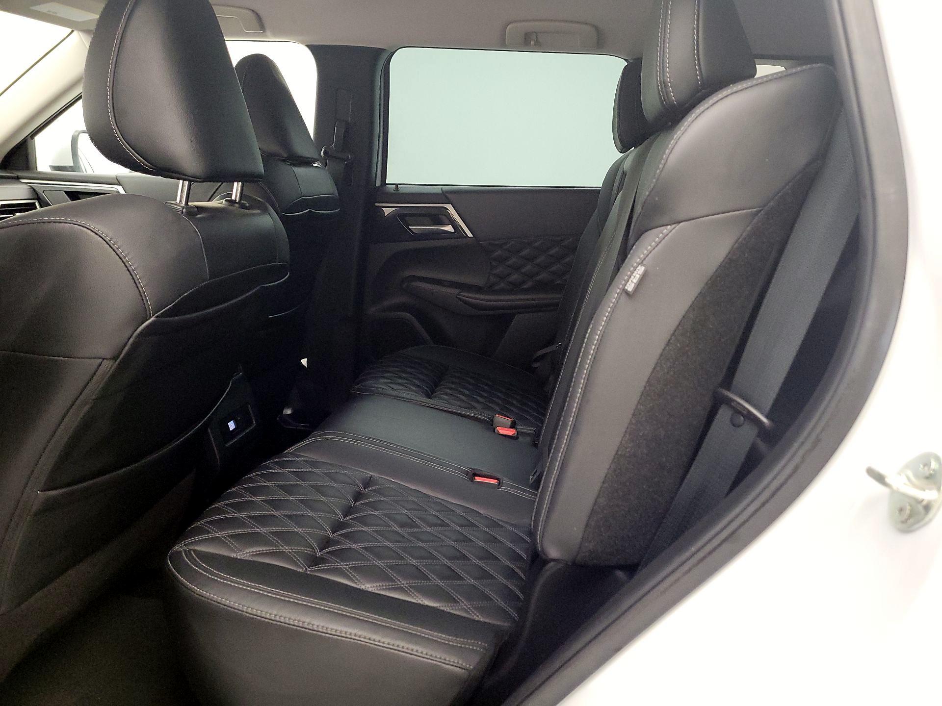 Thumbnail: 2022 Mitsubishi Outlander - 19