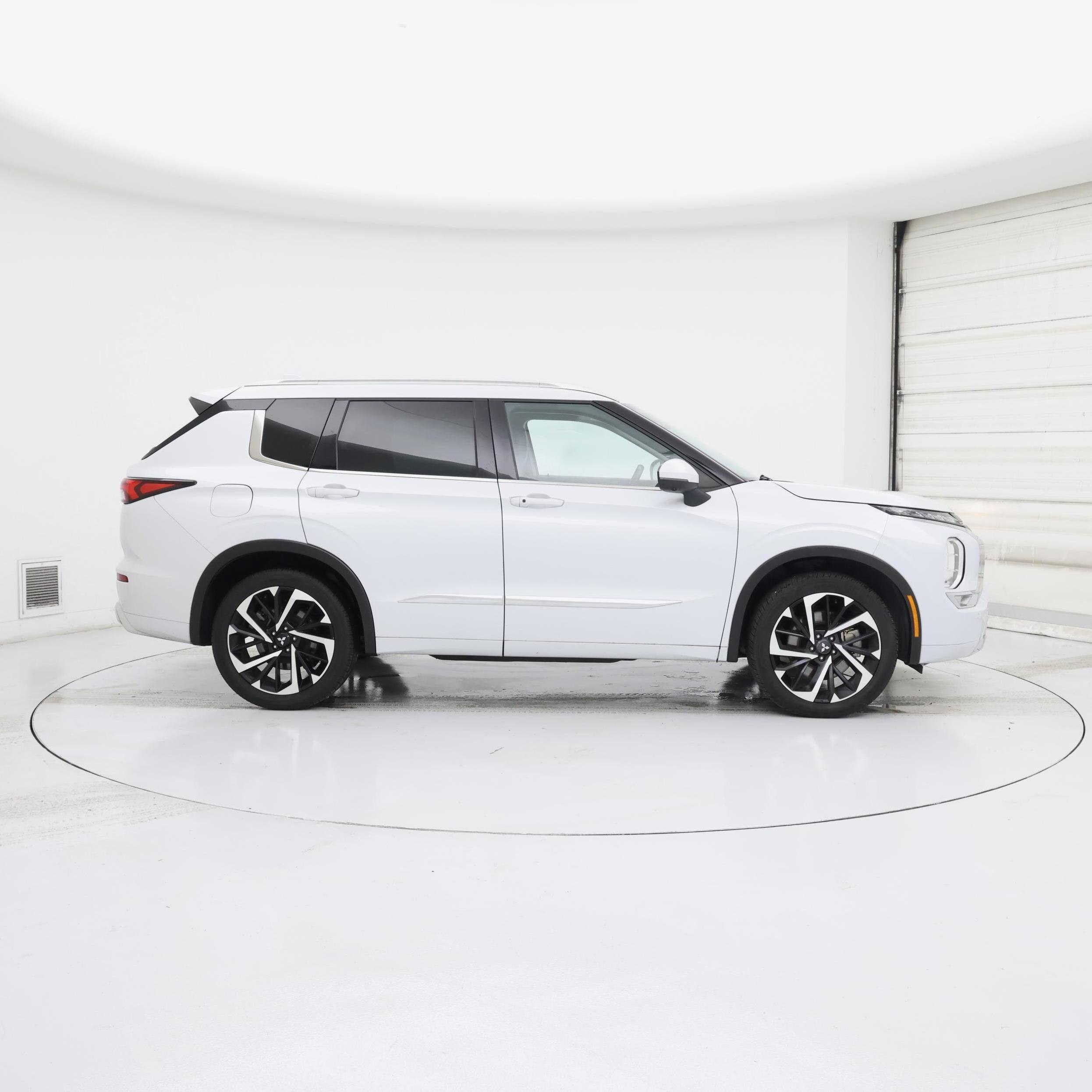 Thumbnail: 2022 Mitsubishi Outlander - 7