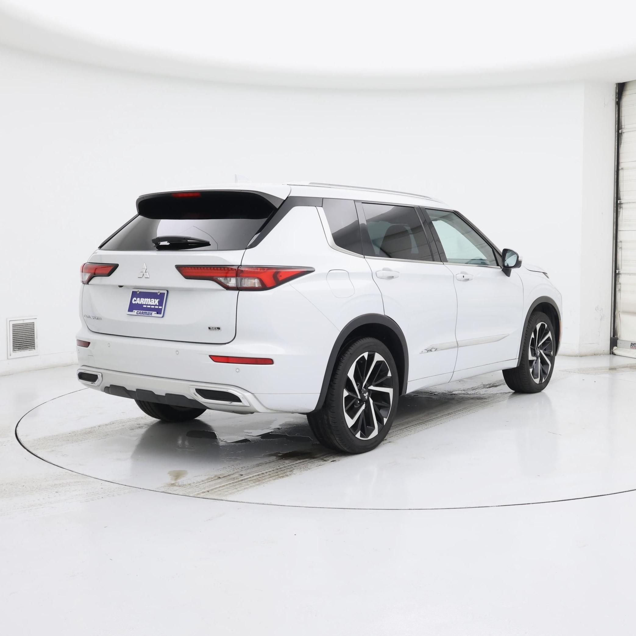 Thumbnail: 2022 Mitsubishi Outlander - 8