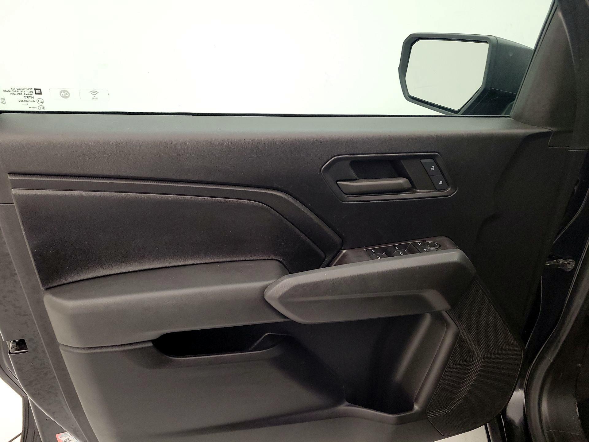 Thumbnail: 2023 Chevrolet Colorado - 12