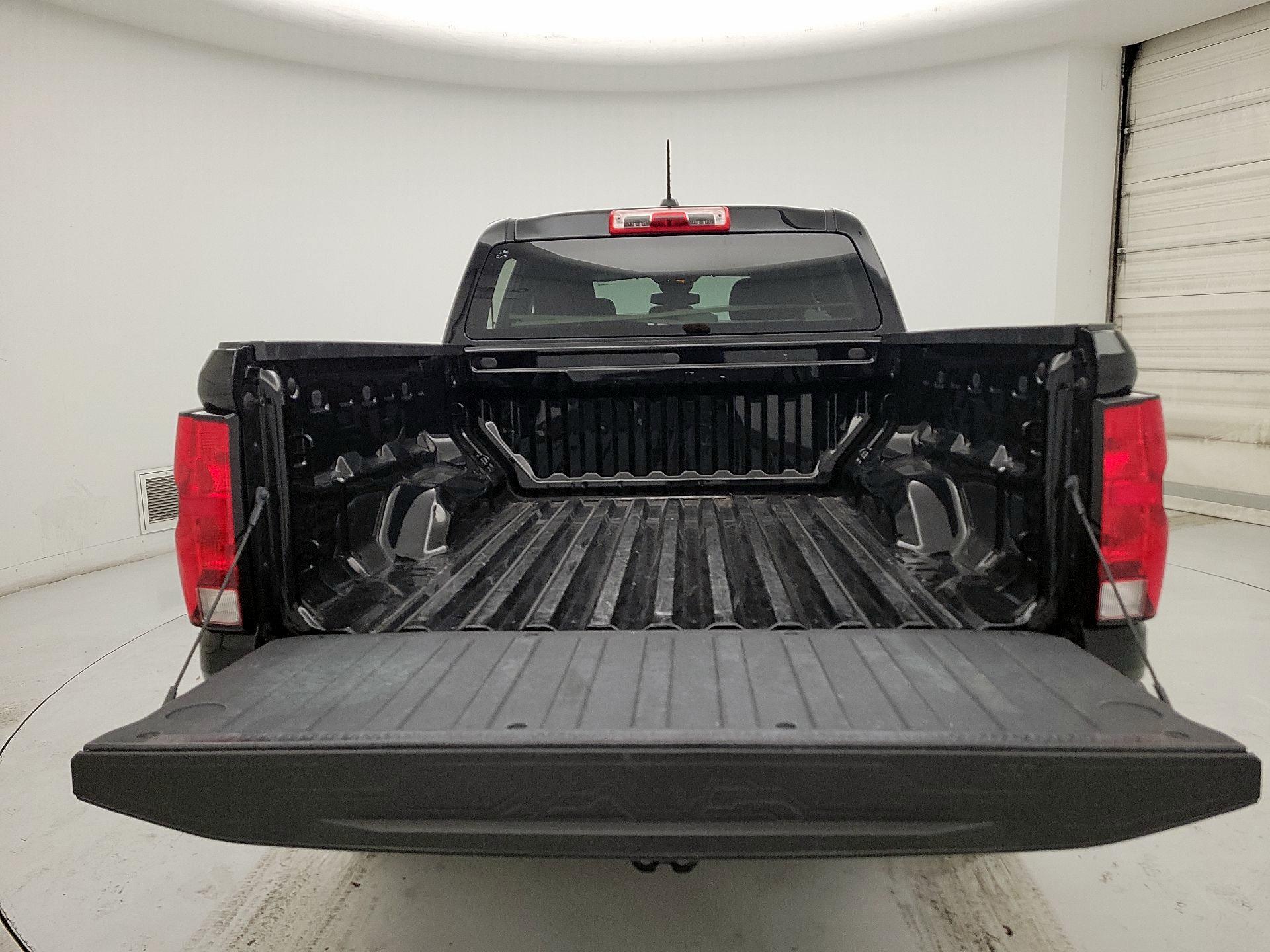 Thumbnail: 2023 Chevrolet Colorado - 20