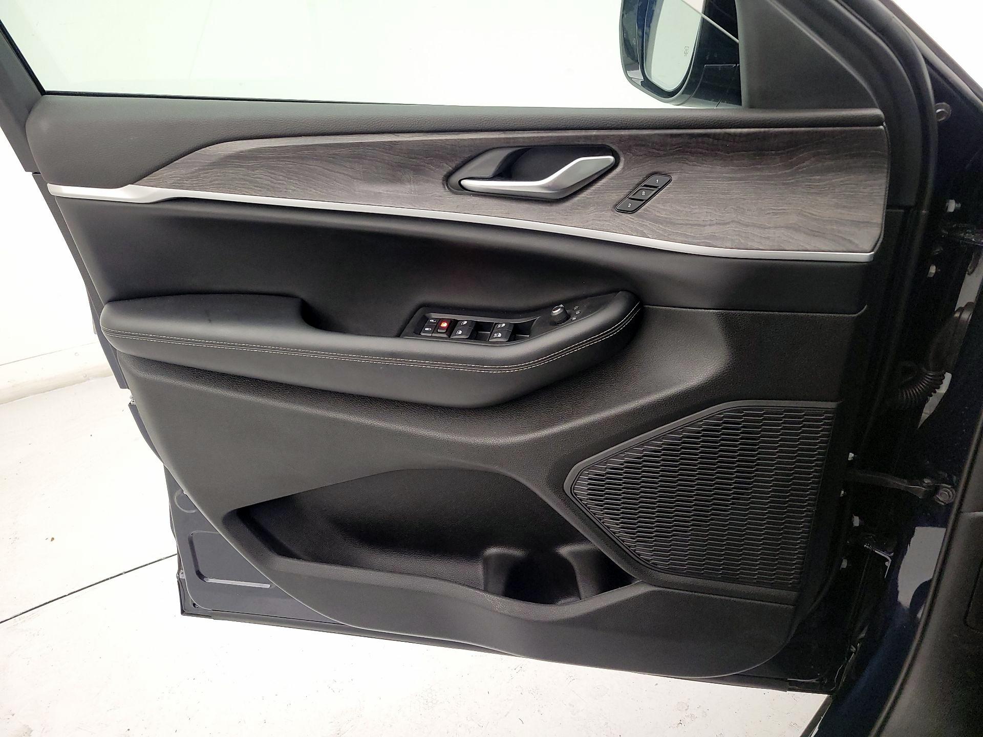 Thumbnail: 2023 Jeep Grand Cherokee L - 12