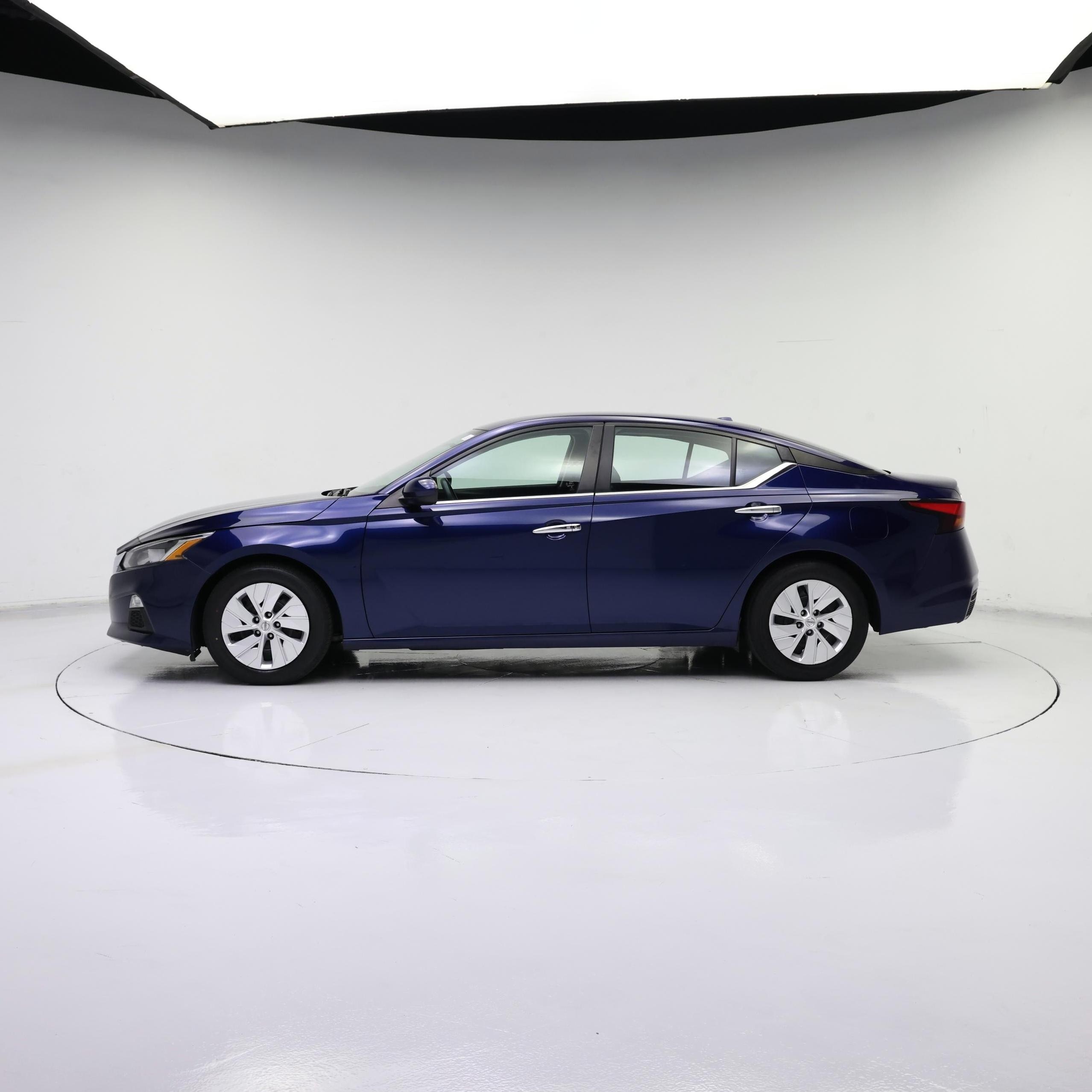 Thumbnail: 2020 Nissan Altima - 3