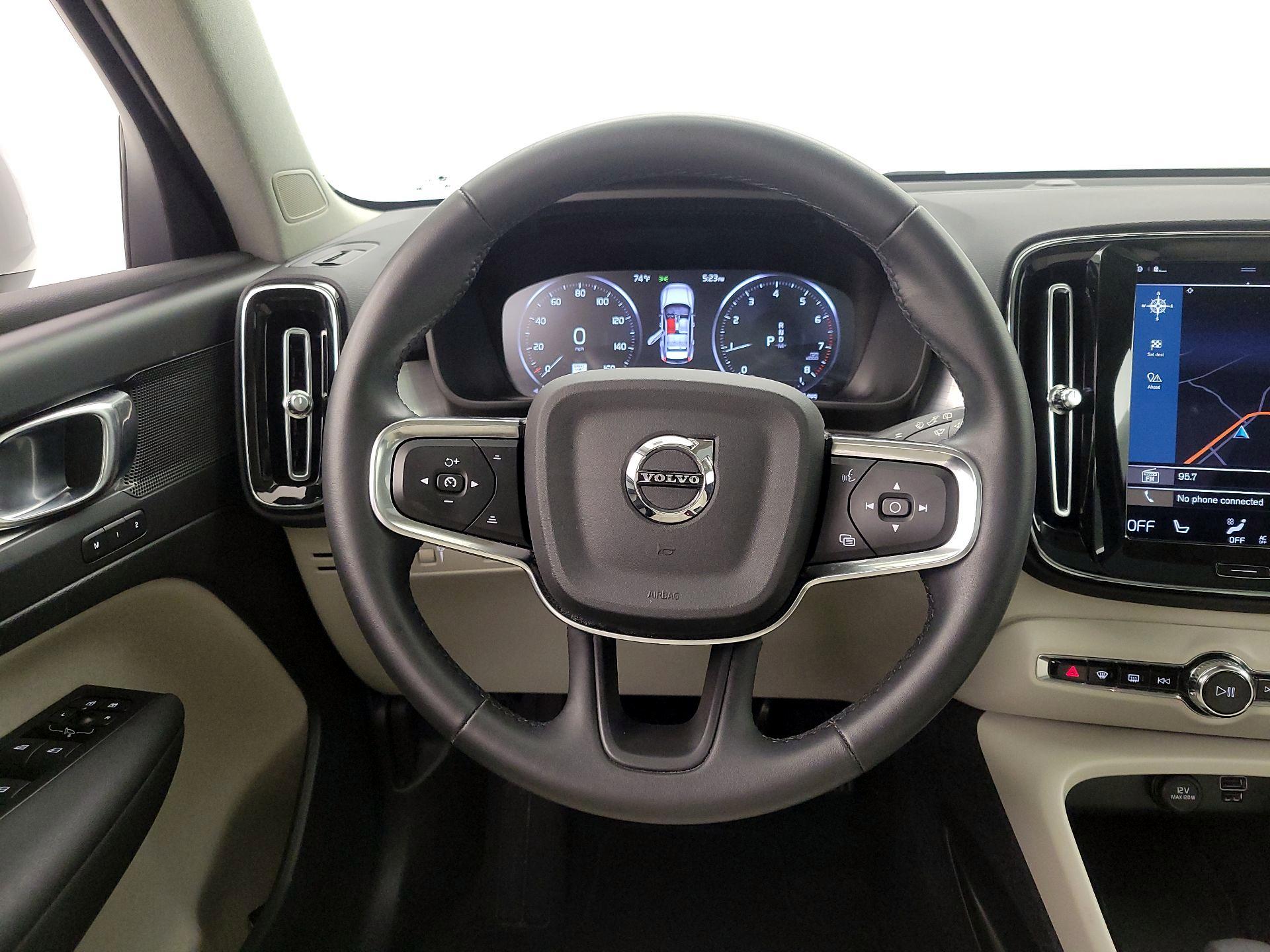 Thumbnail: 2022 Volvo XC40 - 10