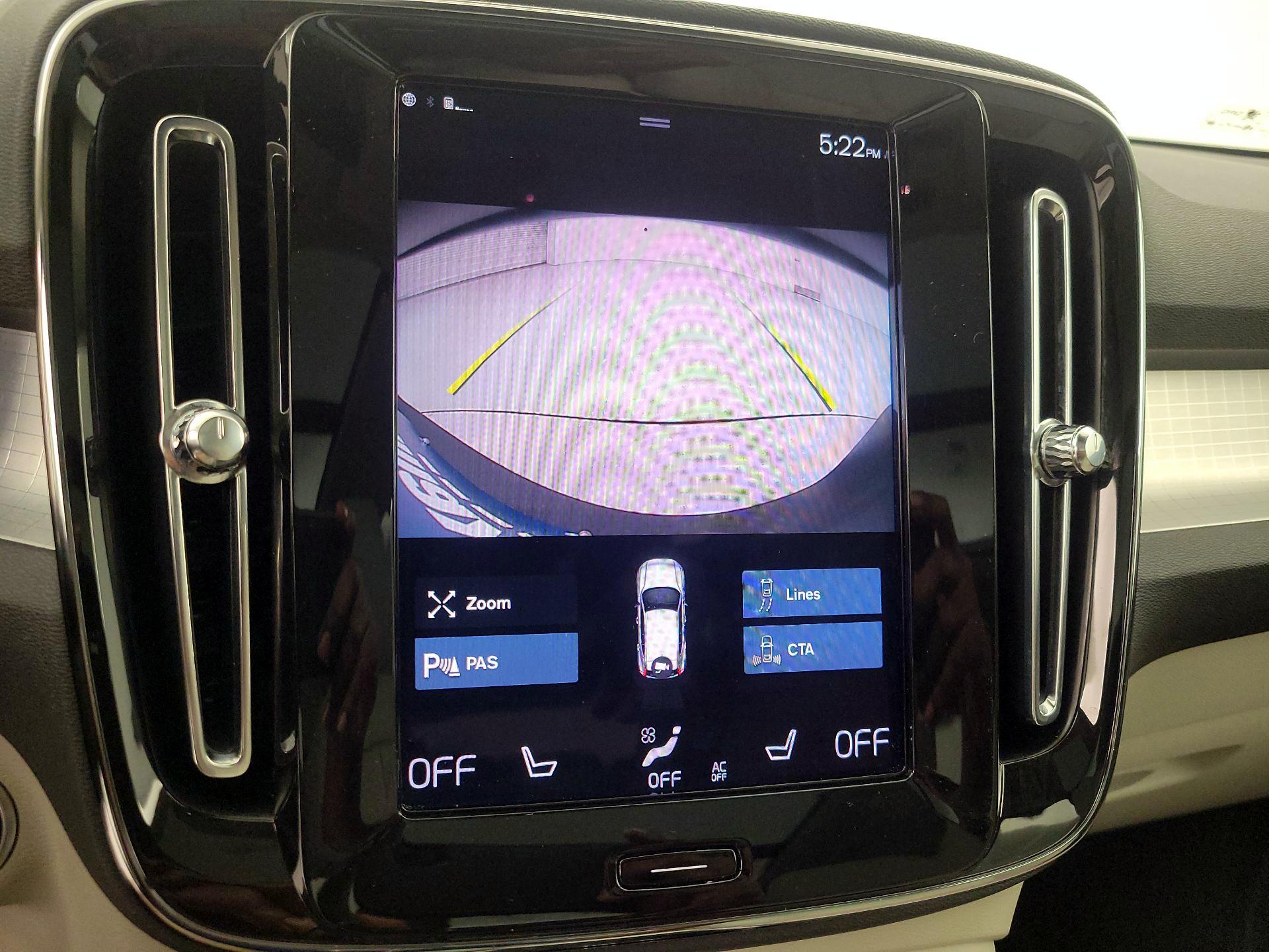 Thumbnail: 2022 Volvo XC40 - 15