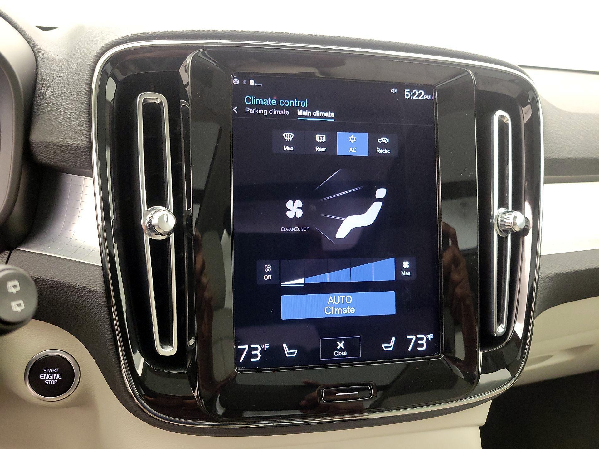 Thumbnail: 2022 Volvo XC40 - 17