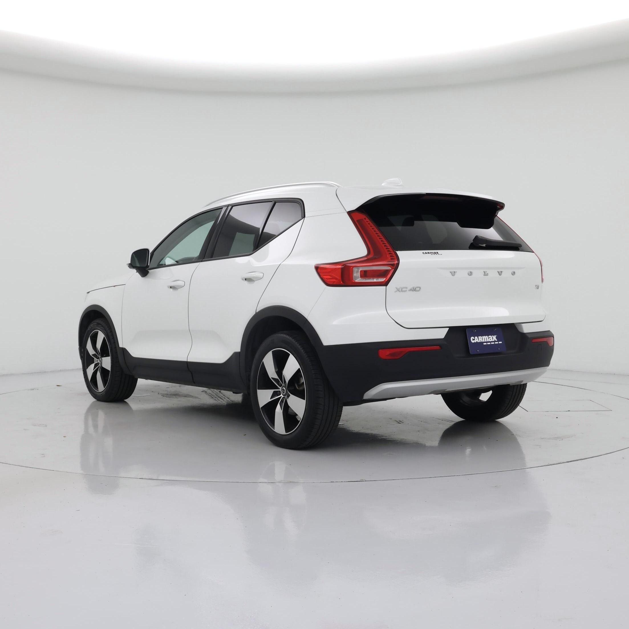 Thumbnail: 2022 Volvo XC40 - 2