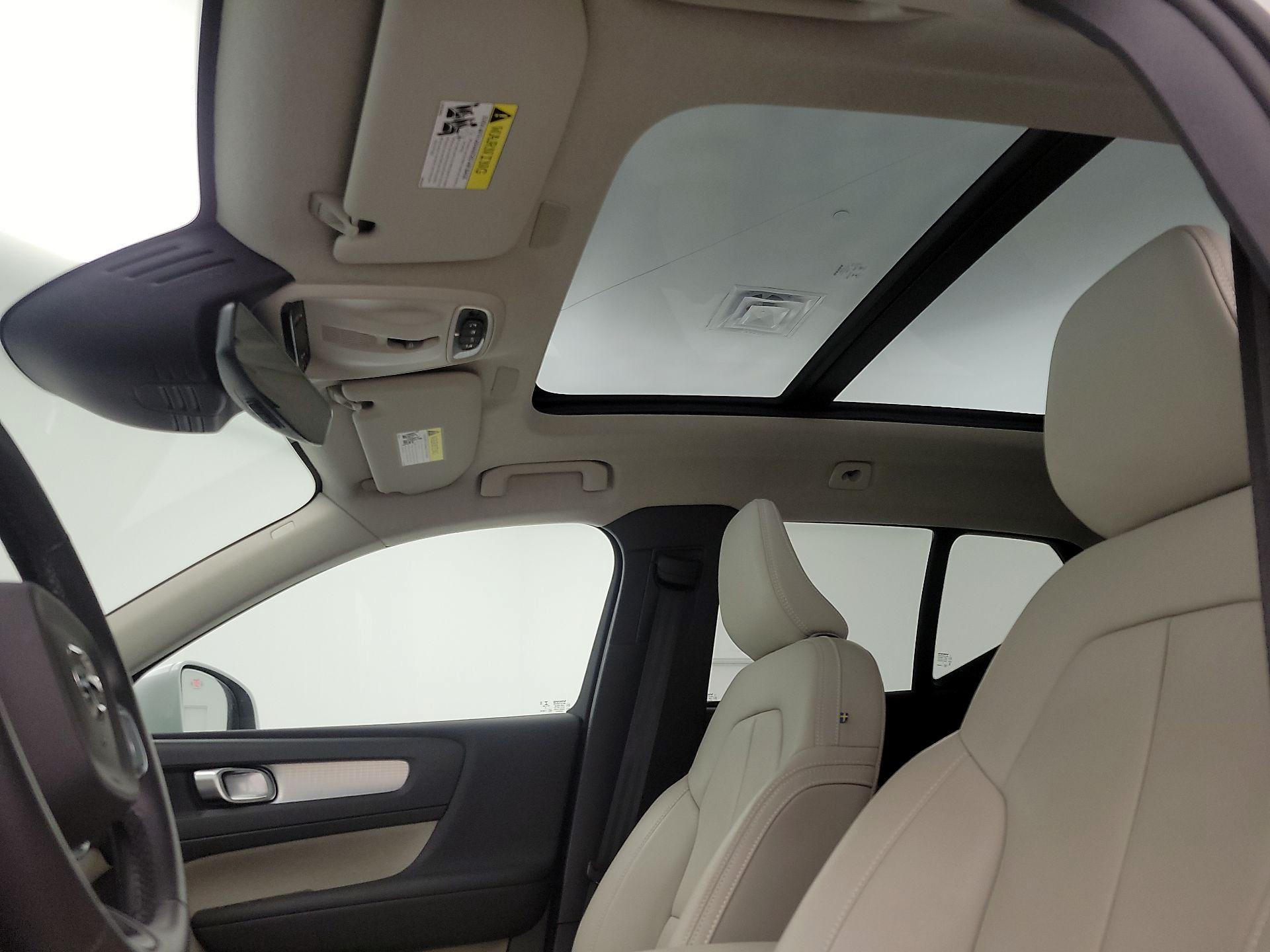 Thumbnail: 2022 Volvo XC40 - 20