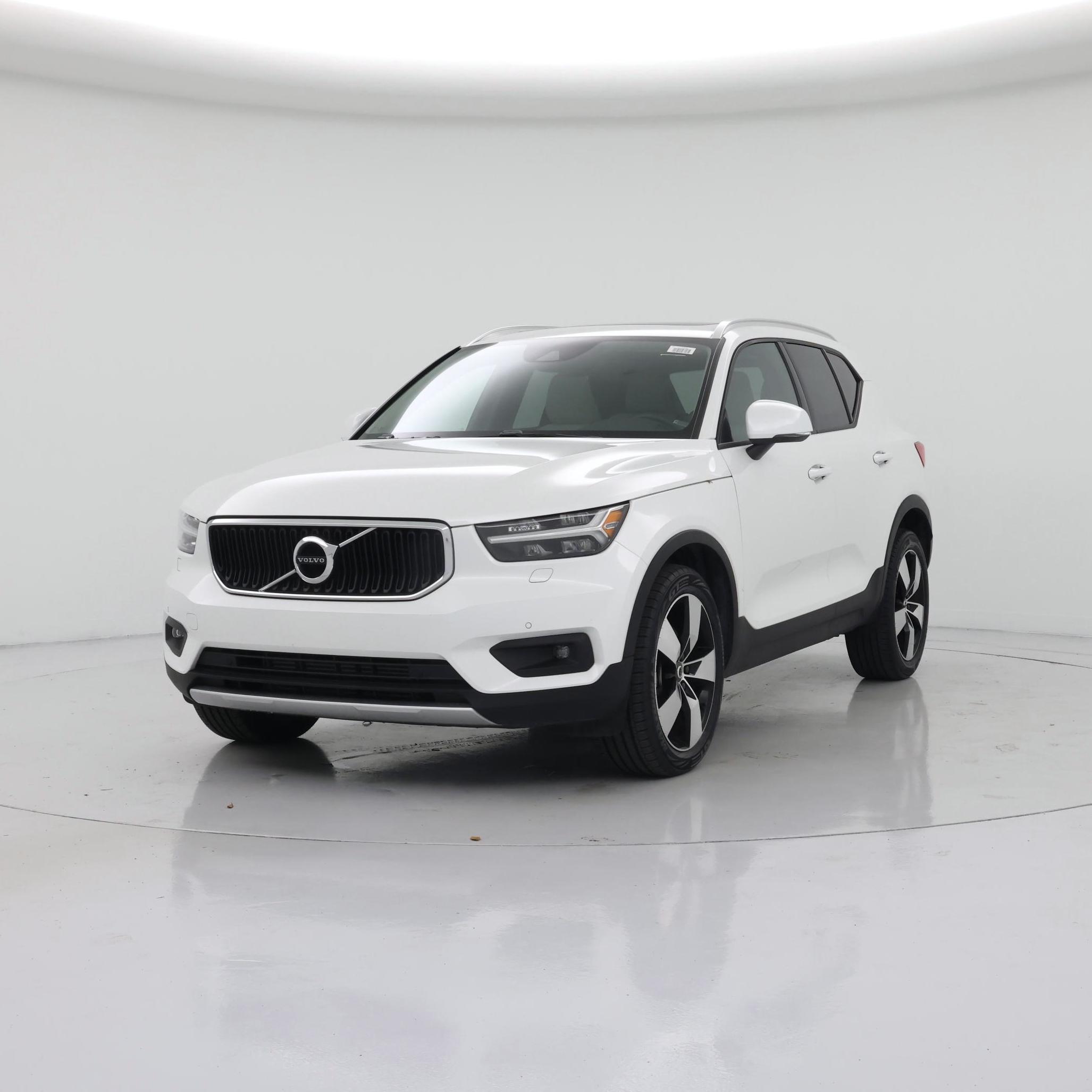 Thumbnail: 2022 Volvo XC40 - 4